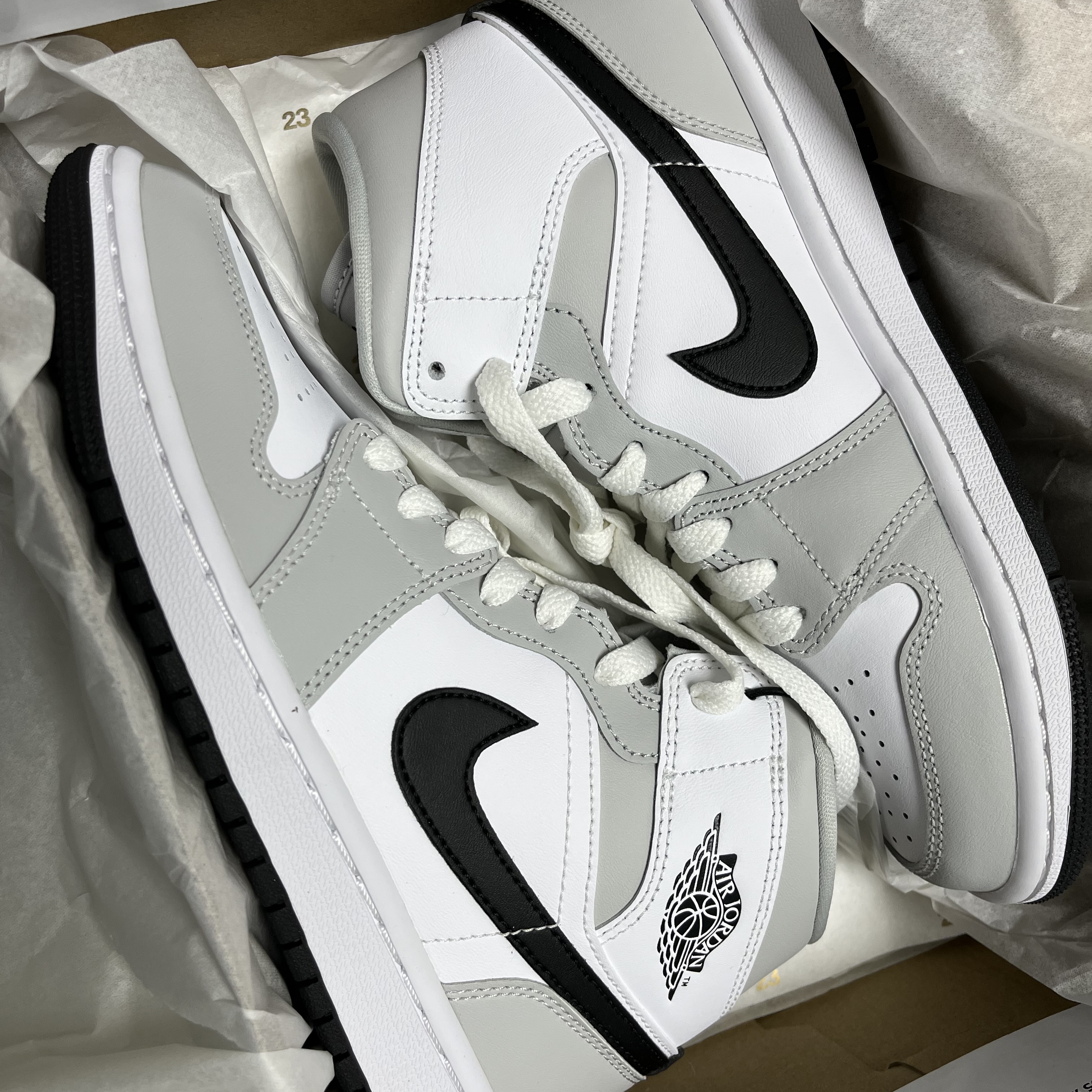 (W) Jordan 1 Mid Grey Fog 착용 스타일