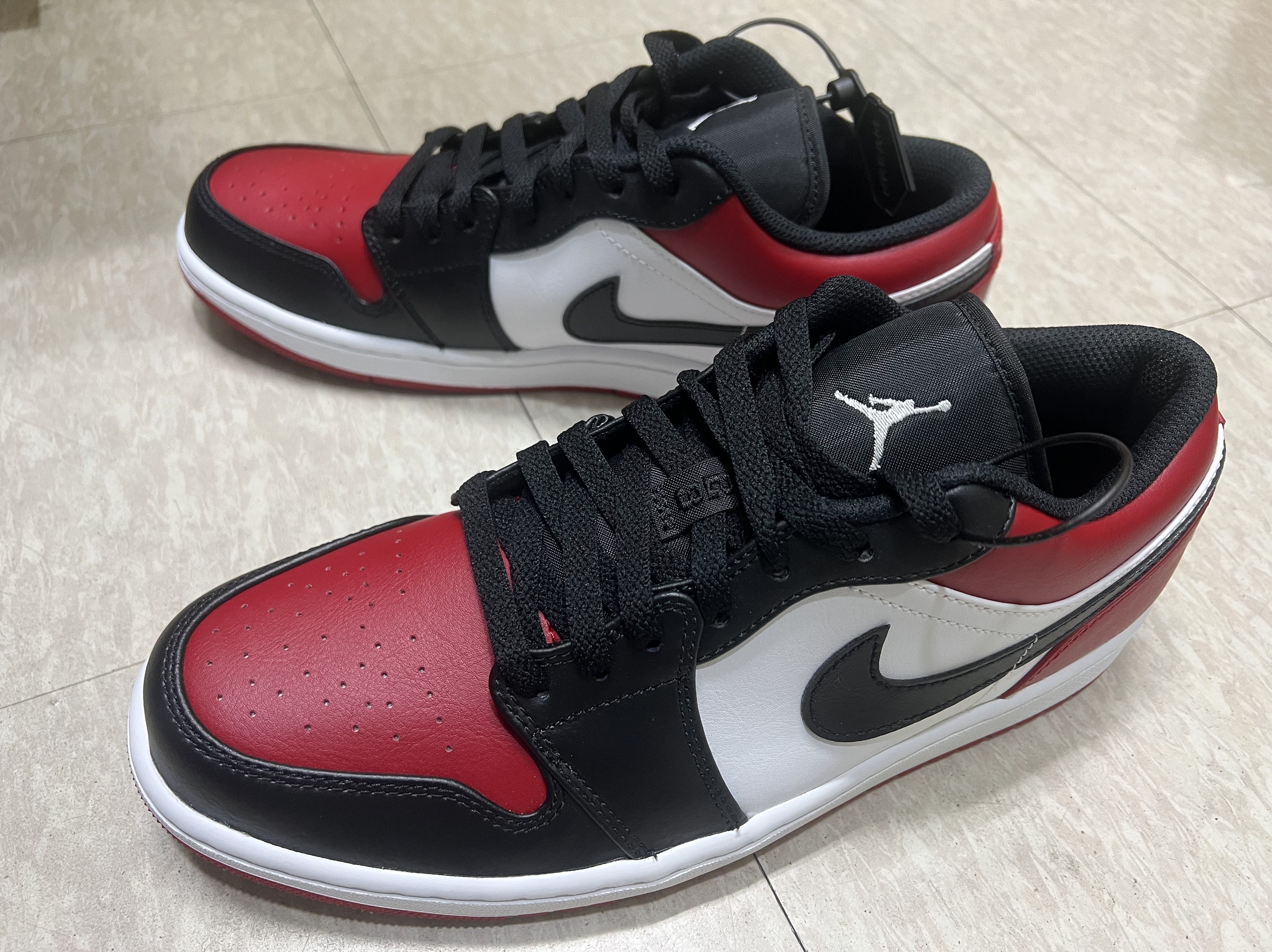 Jordan 1 Low Bred Toe 착용 스타일 - 2