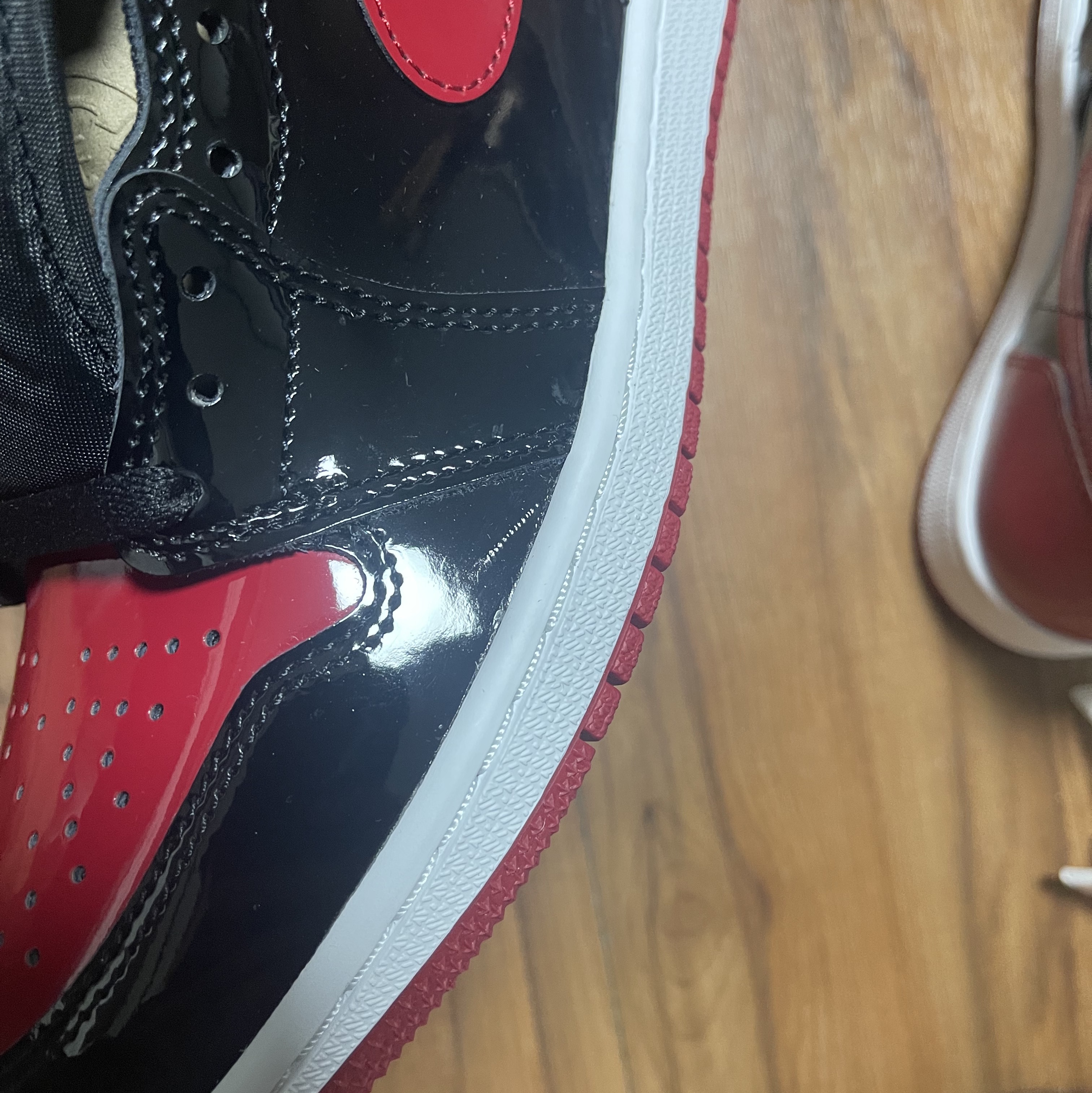 Jordan 1 Retro High OG Patent Bred 착용 스타일 - 1