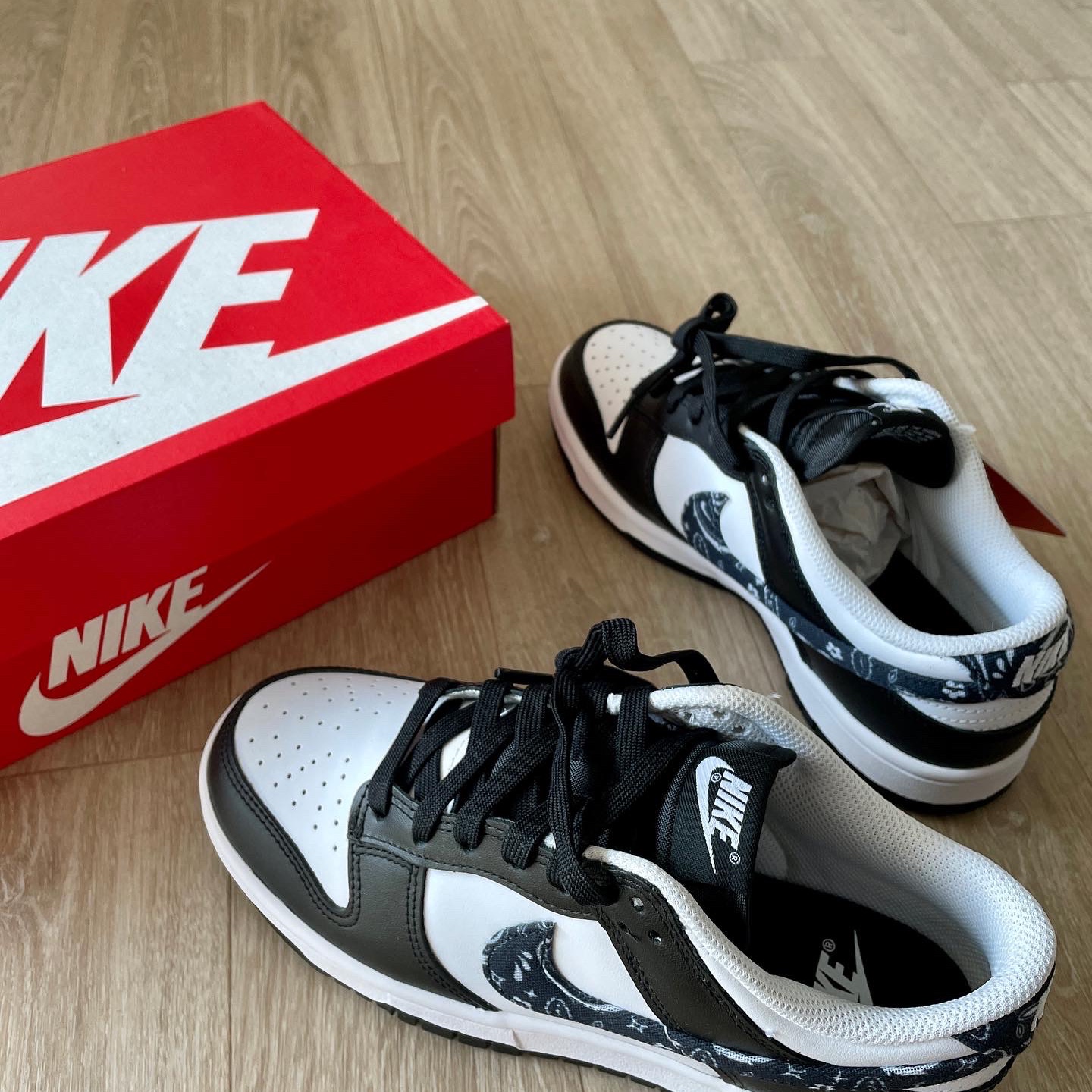 (W) Nike Dunk Low Essential Black Paisley 착용 스타일