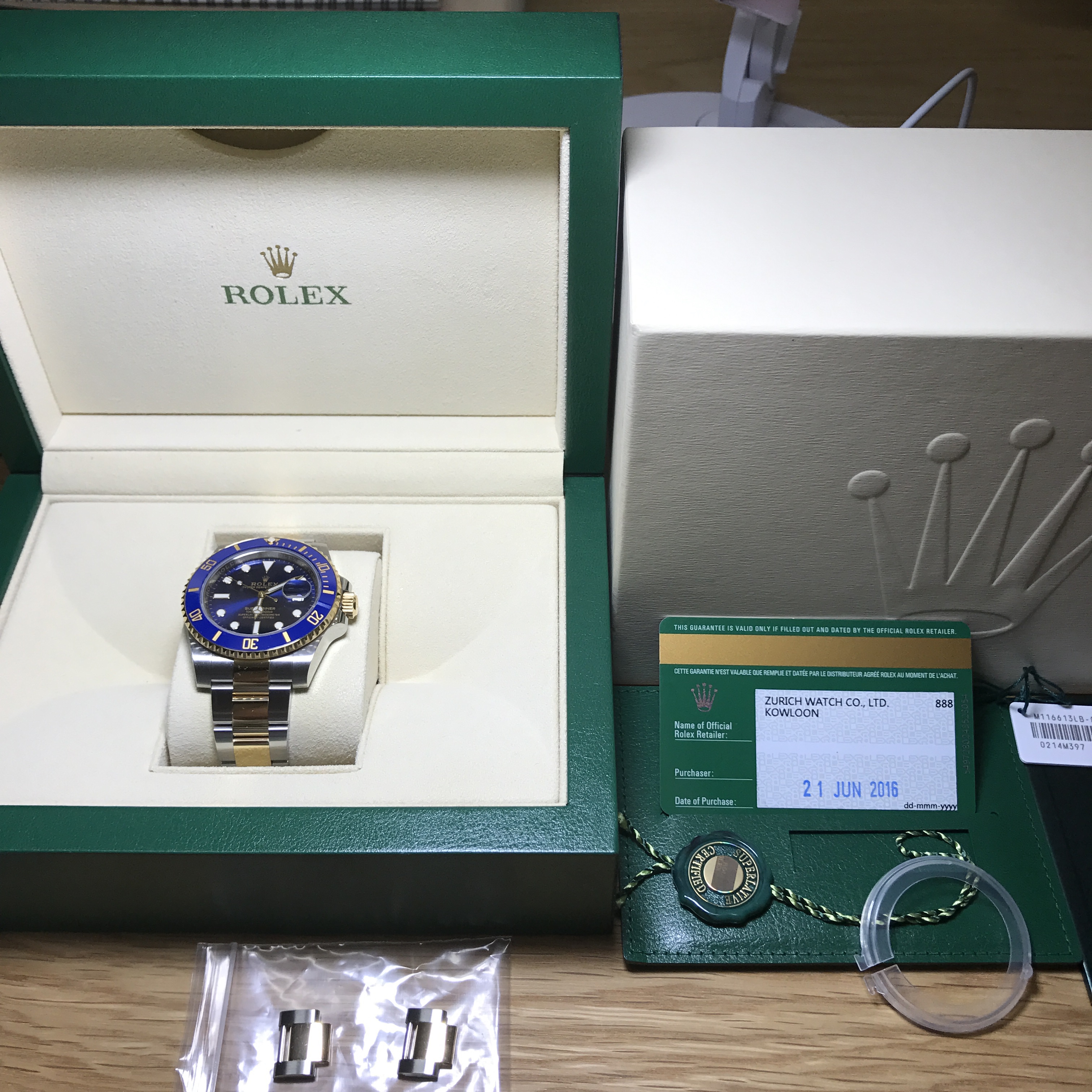 Rolex Submariner Date 41mm 126613LB Royal Blue Oyster 착용 스타일 - 3
