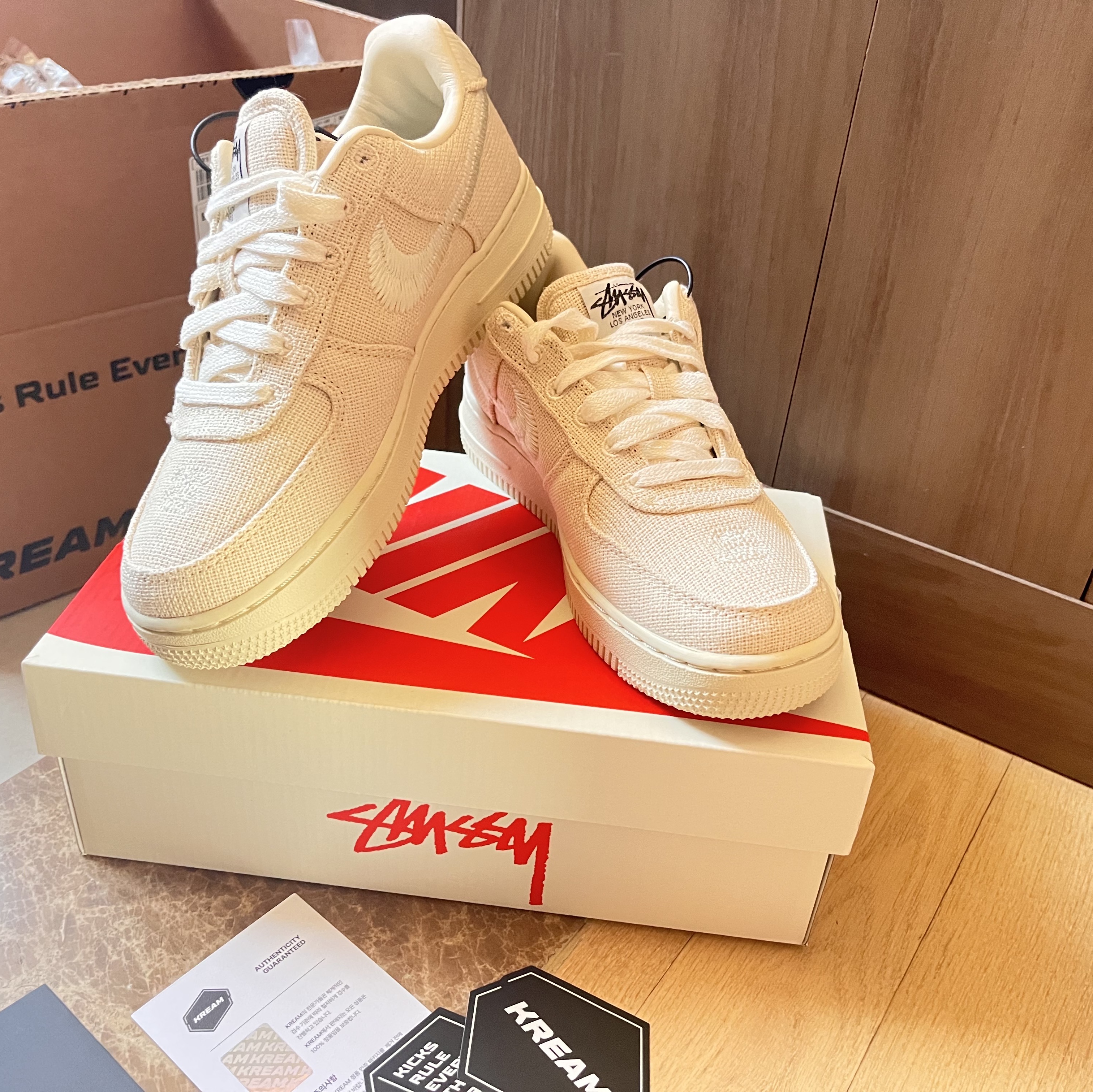 Nike x Stussy Air Force 1 Low Fossil 착용 스타일 - 3