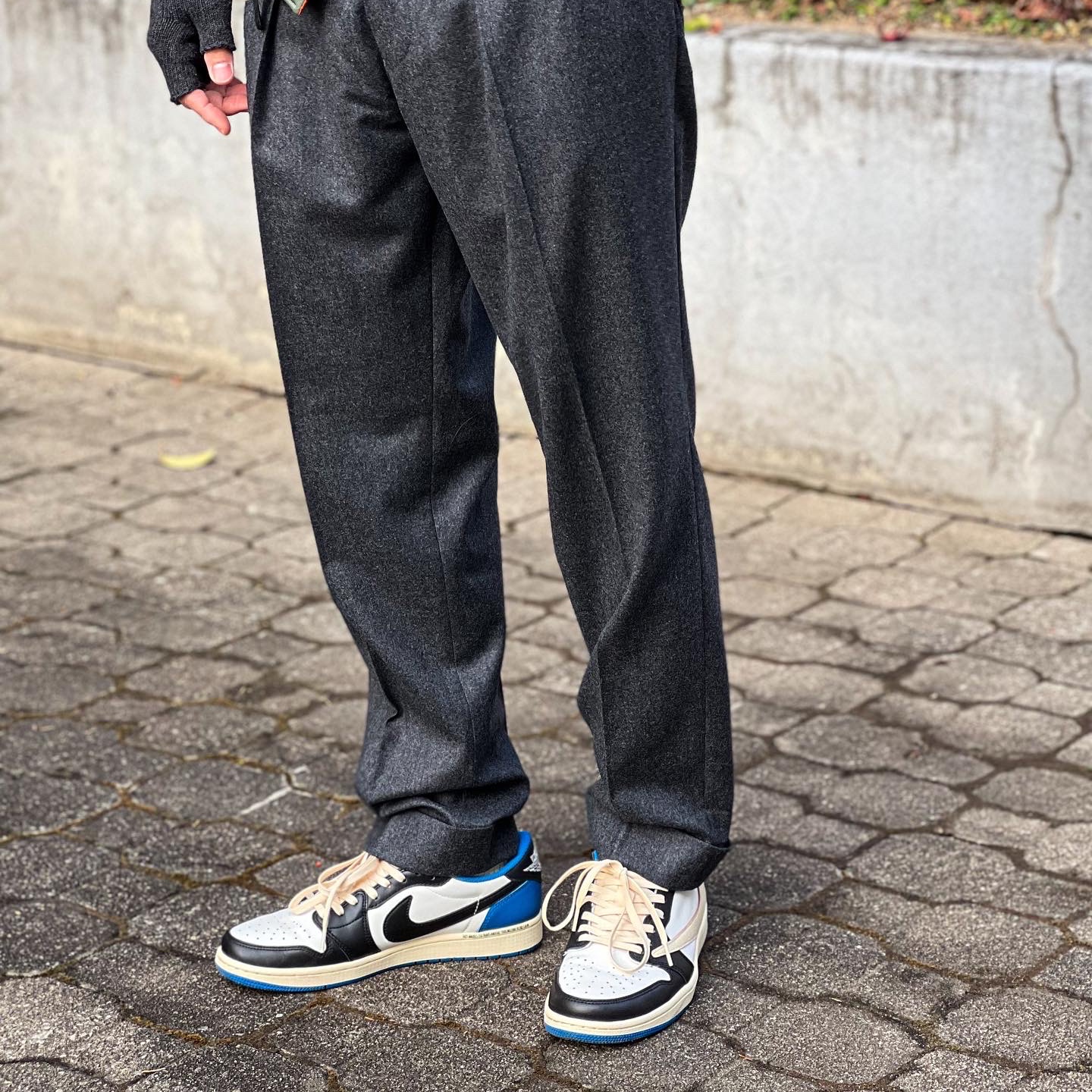 Jordan 1 x Travis Scott x Fragment Retro Low OG SP Military Blue 착용 스타일 - 2