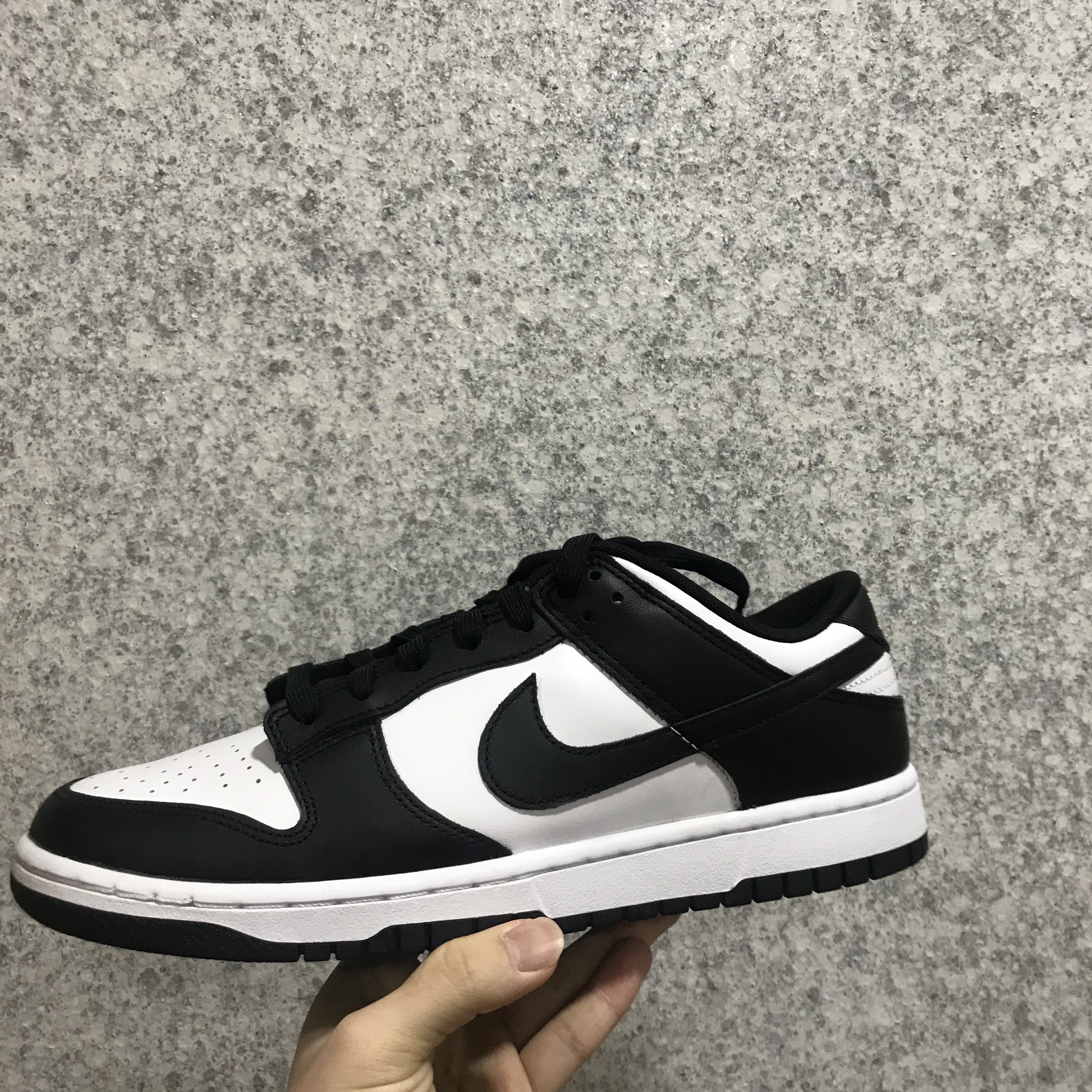 Nike Dunk Low Retro Black 착용 스타일