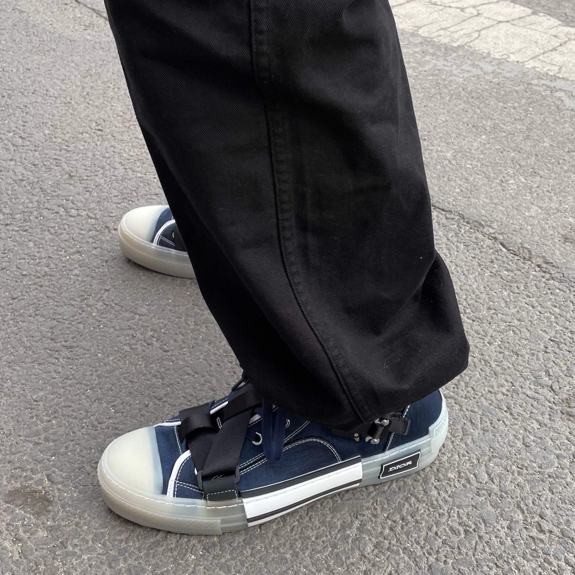 Dior B23 High Oblique Technical Canvas Blue 착용 스타일 - 4