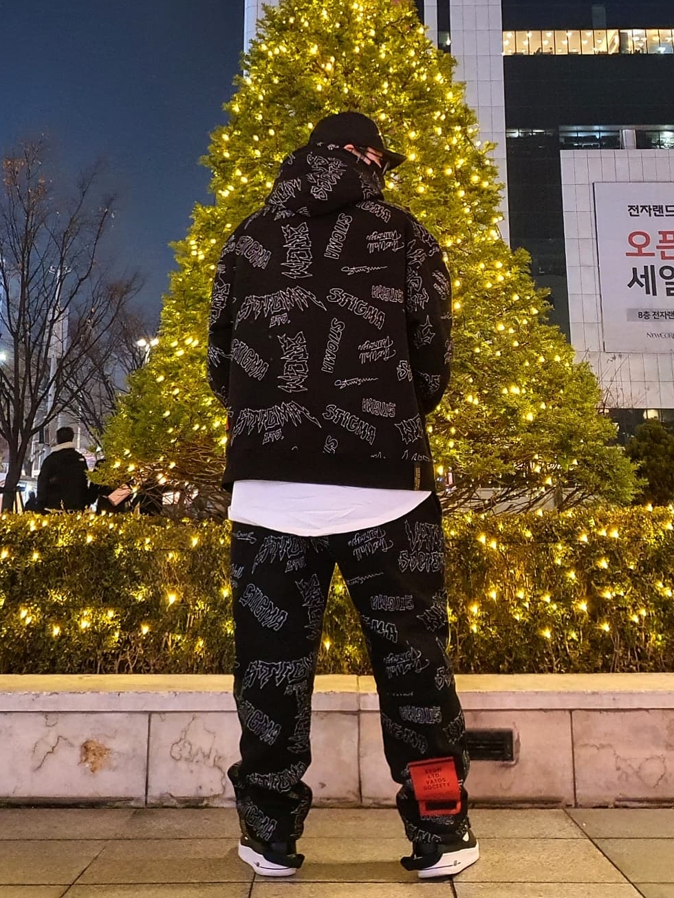 Nike Air Force 1 High Black White 착용 스타일 - 4
