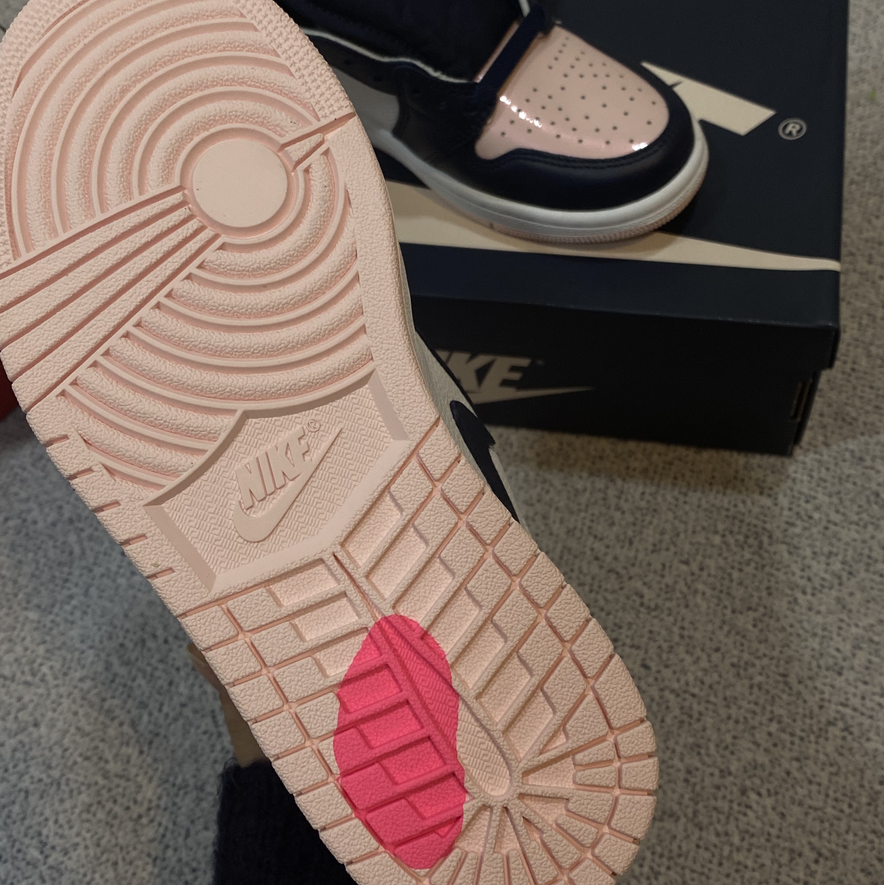 (W) Jordan 1 Retro High OG Atmosphere 착용 스타일 - 2