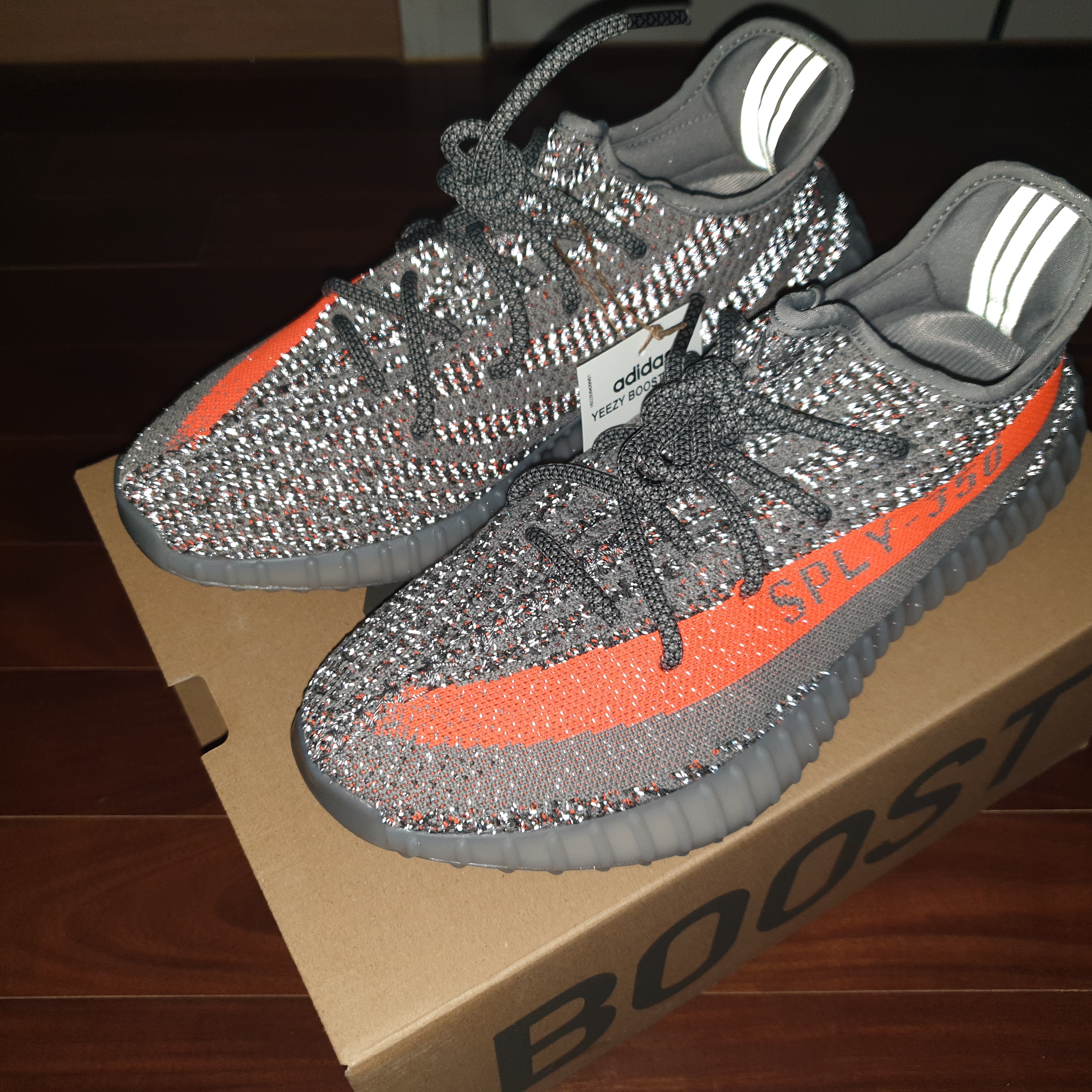 Adidas Yeezy Boost 350 V2 Beluga - Reflective 착용 스타일 - 2