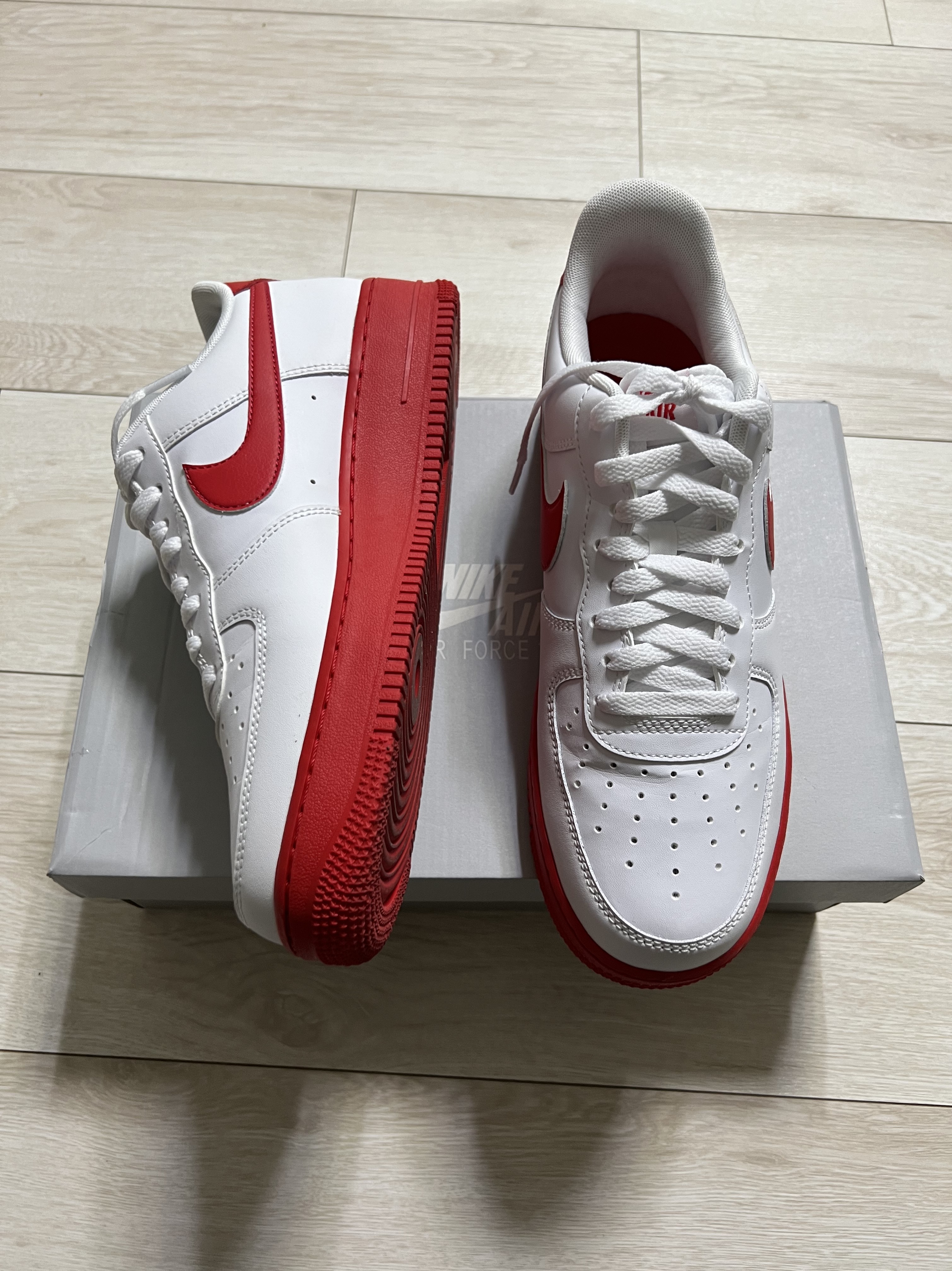 Nike Air Force 1 Low White Red Midsole 착용 스타일 - 2