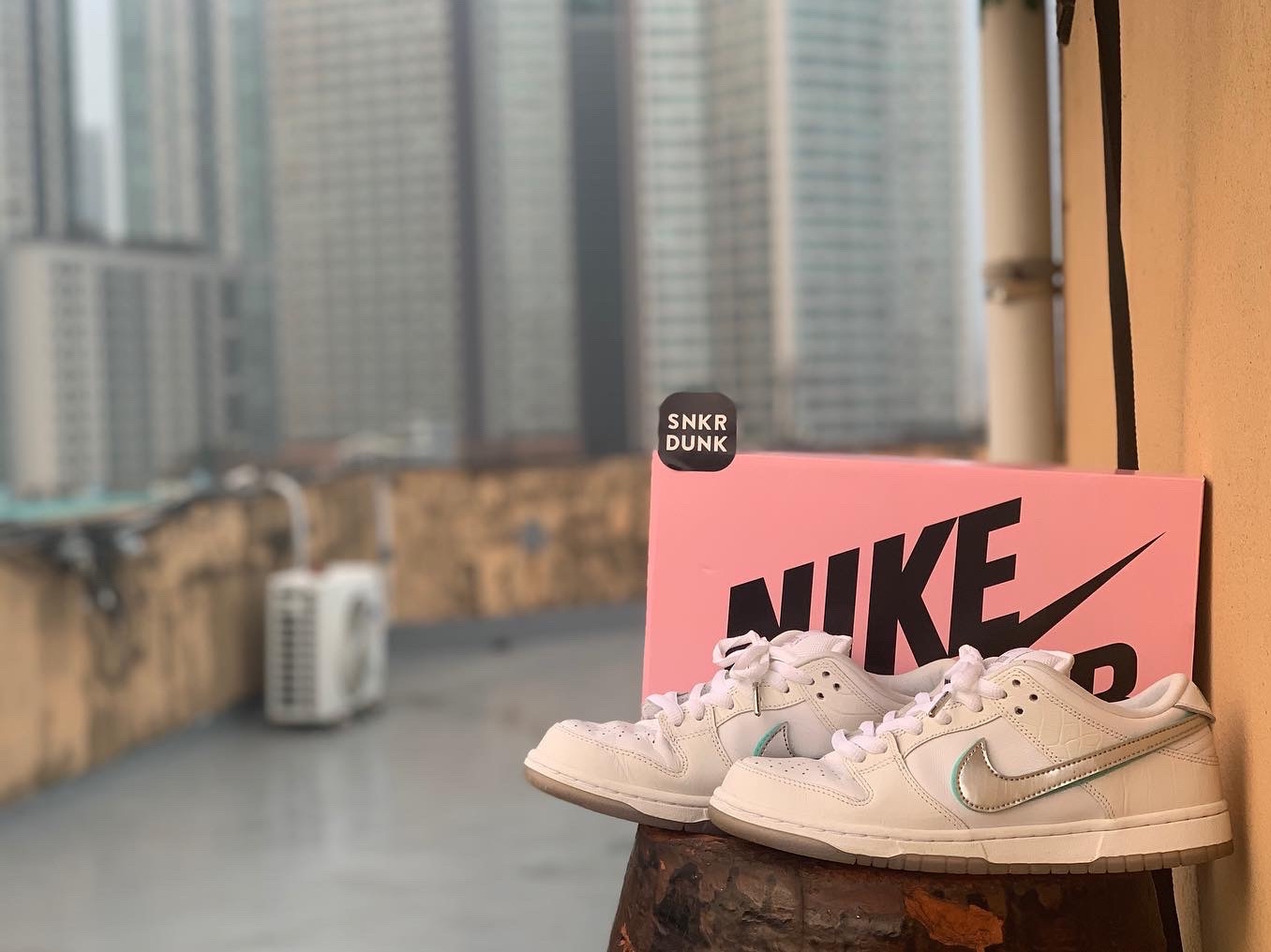 Nike x Diamond Supply Co. SB Dunk Low White Diamond 착용 스타일 - 1