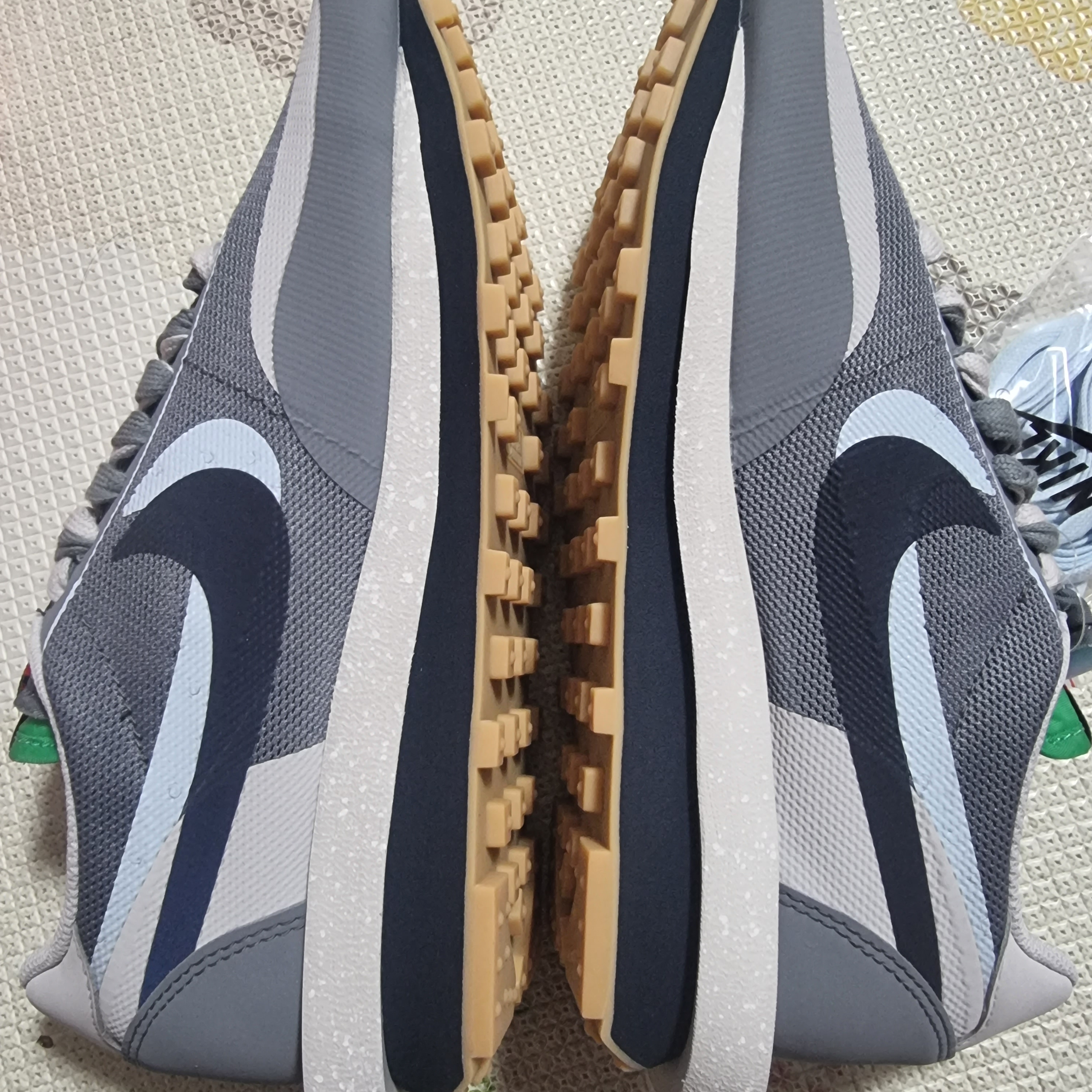 Nike x Sacai x Clot LDWaffle Cool Grey 착용 스타일 - 2