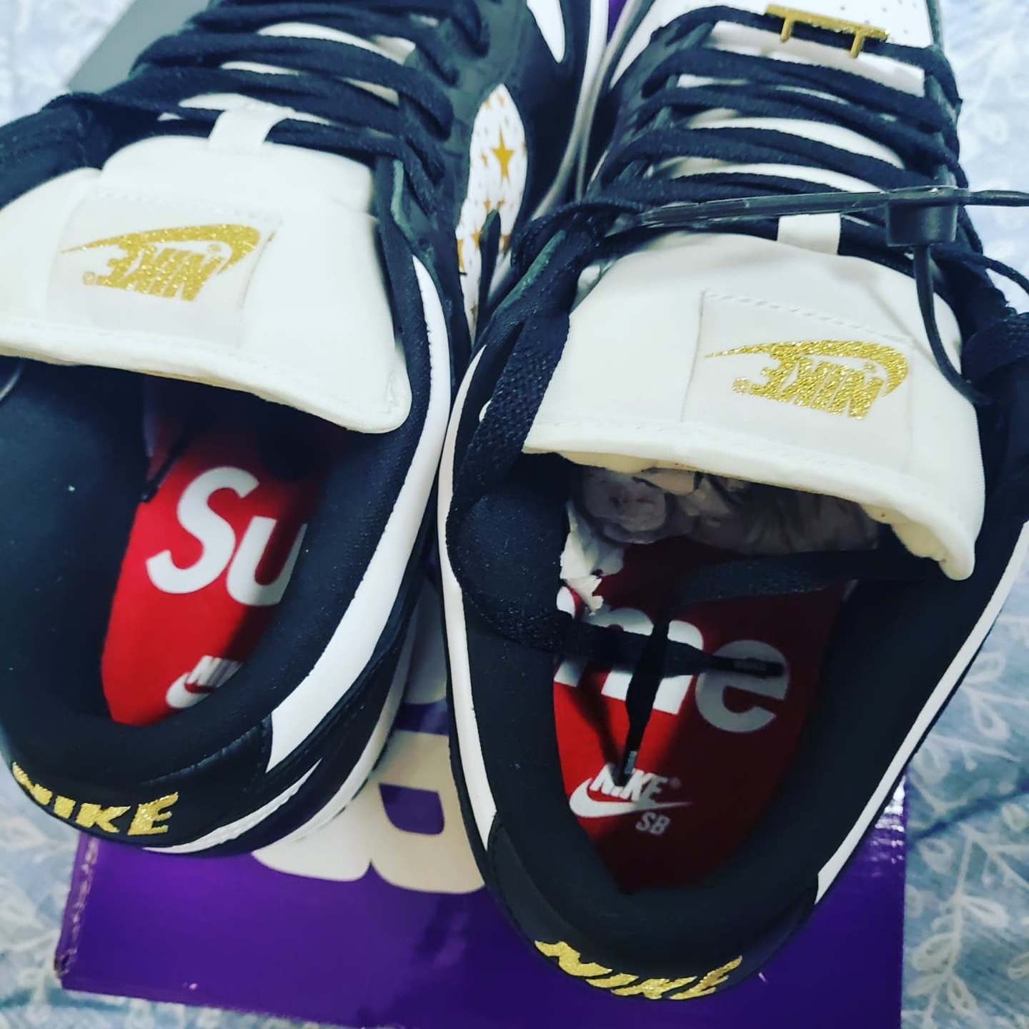 Nike x Supreme SB Dunk Low Black 착용 스타일 - 3