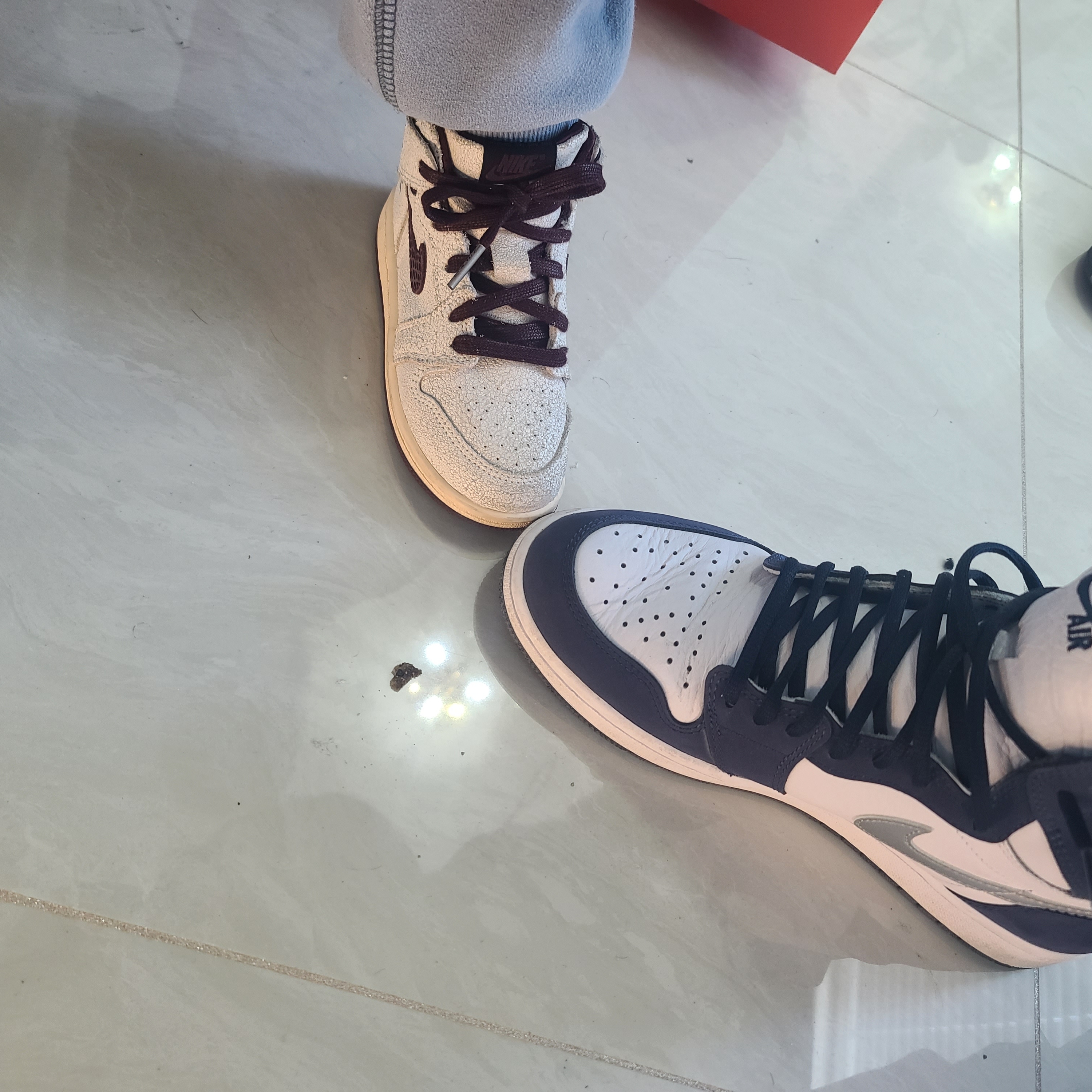 Jordan 1 Retro High OG CO.JP Midnight Navy, (TD) Jordan 1 x A Ma Maniere Retro High OG SP Burgundy and Sail 착용 스타일