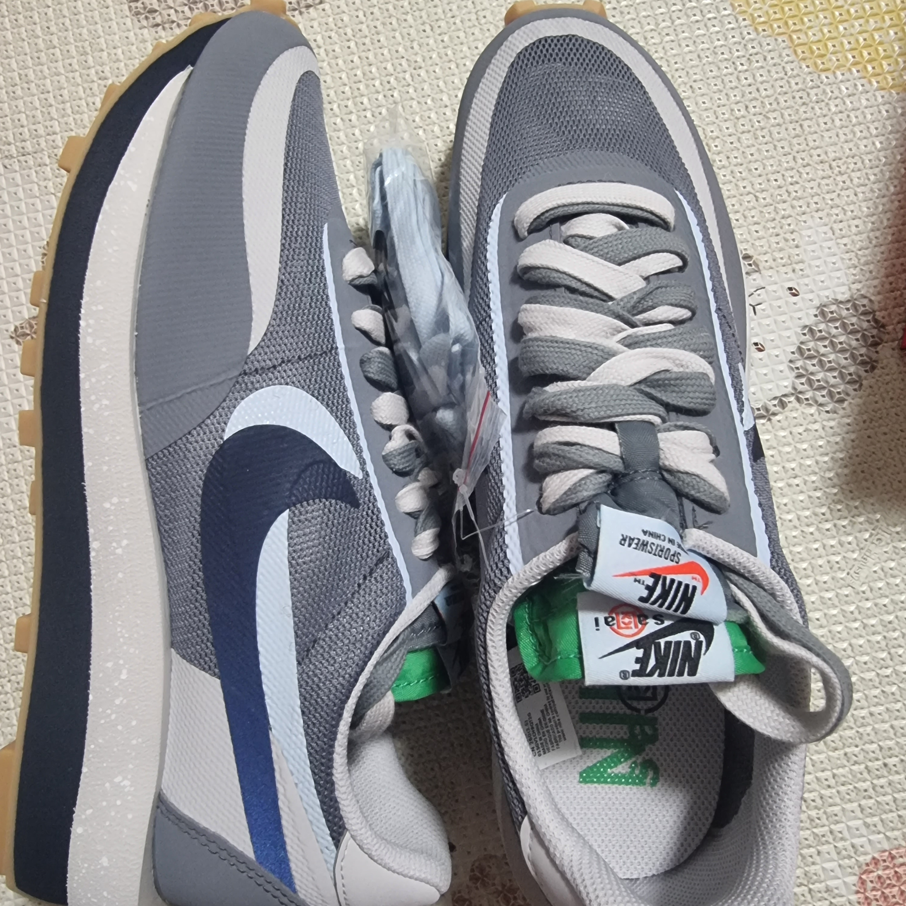 Nike x Sacai x Clot LDWaffle Cool Grey 착용 스타일 - 1