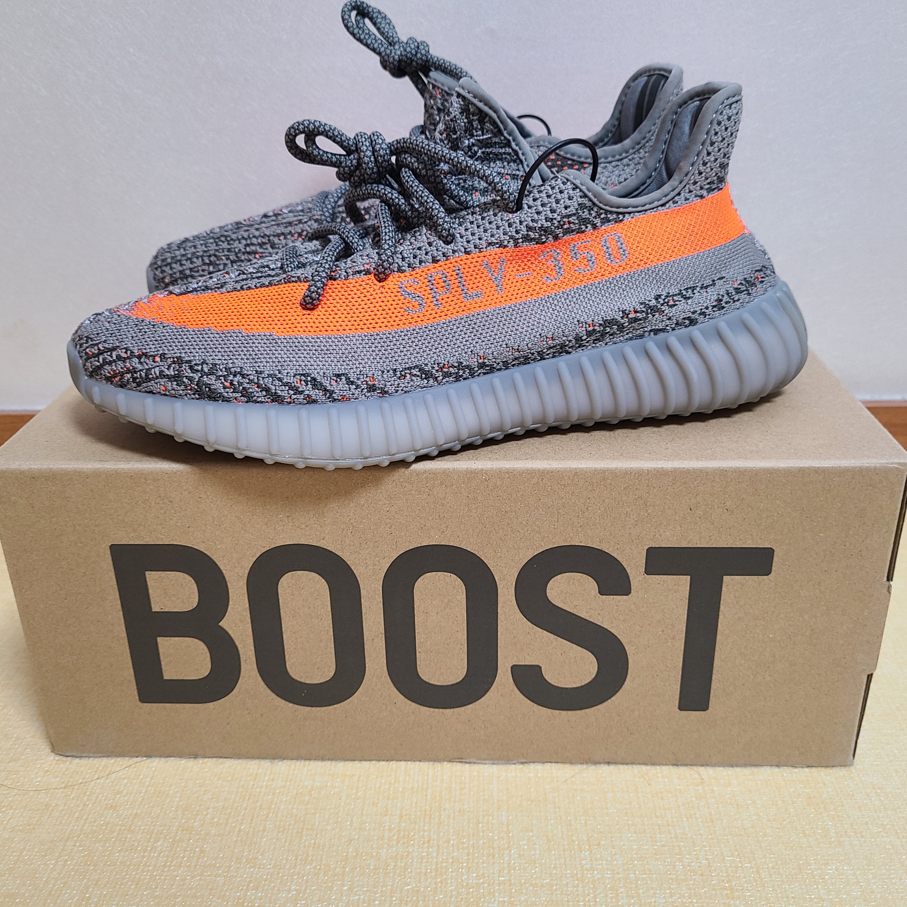 Adidas Yeezy Boost 350 V2 Beluga - Reflective 착용 스타일