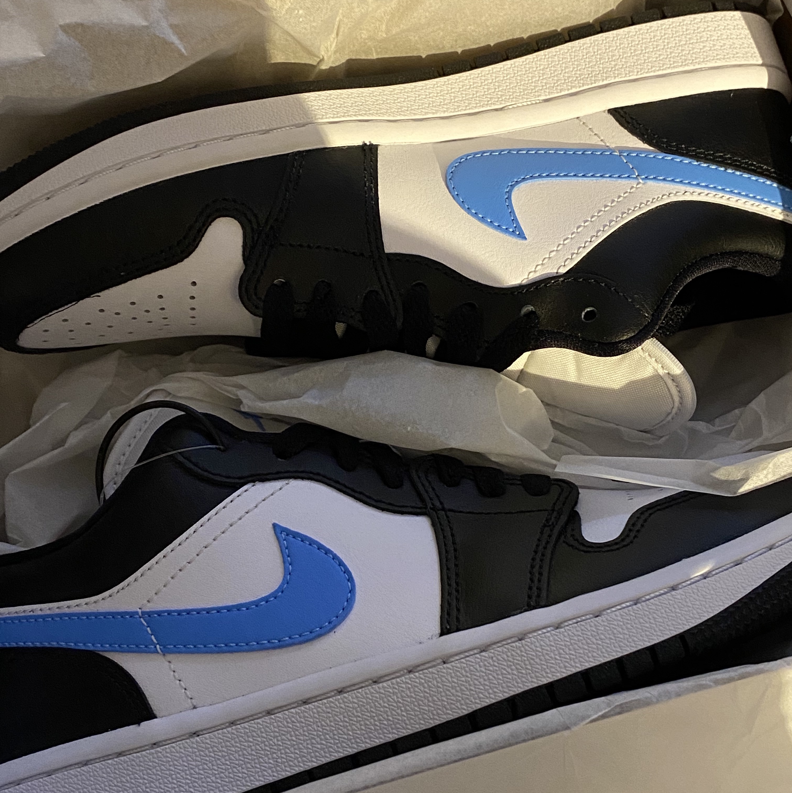 (W) Jordan 1 Low Black University Blue 착용 스타일