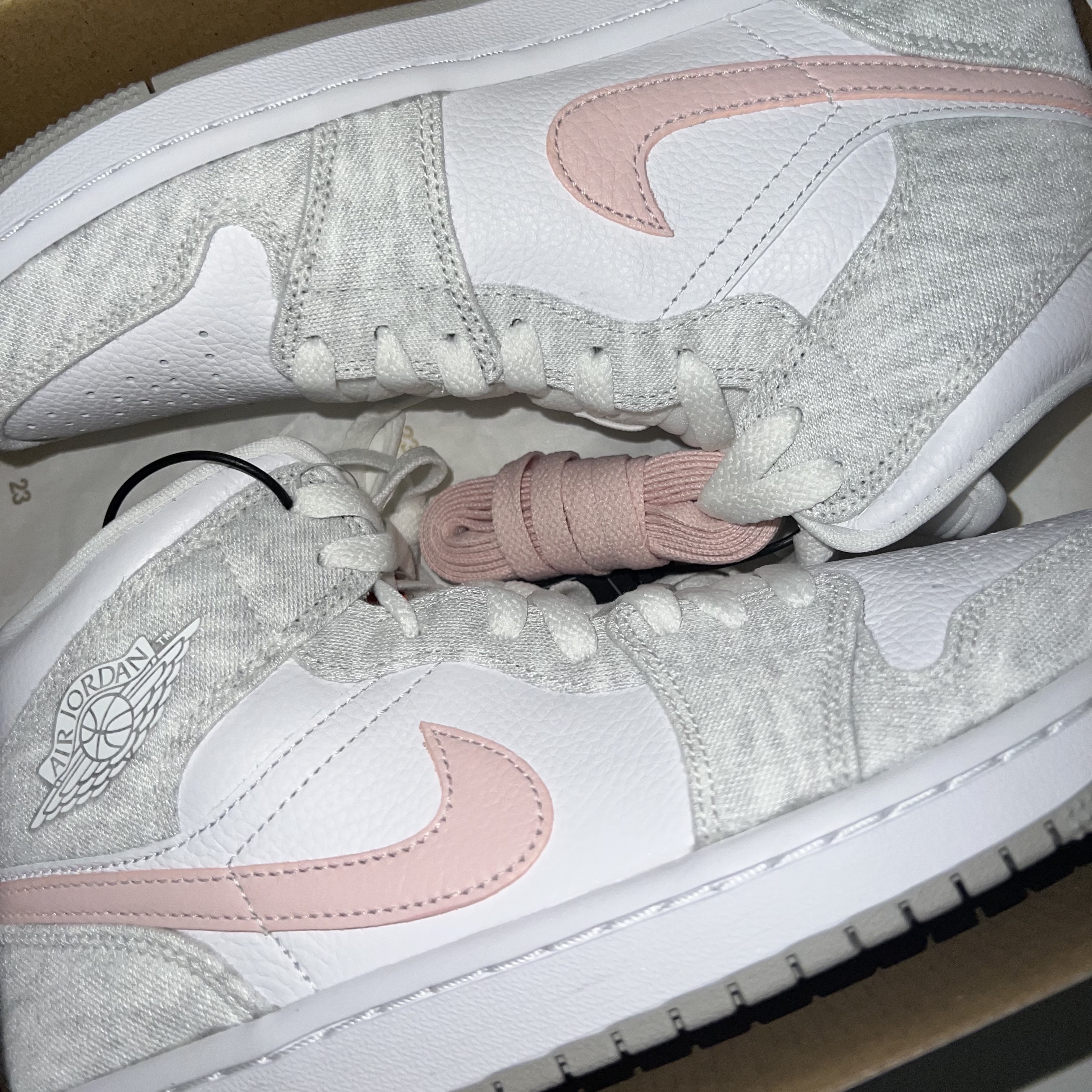 (W) Jordan 1 Mid SE Light Iron Ore 착용 스타일