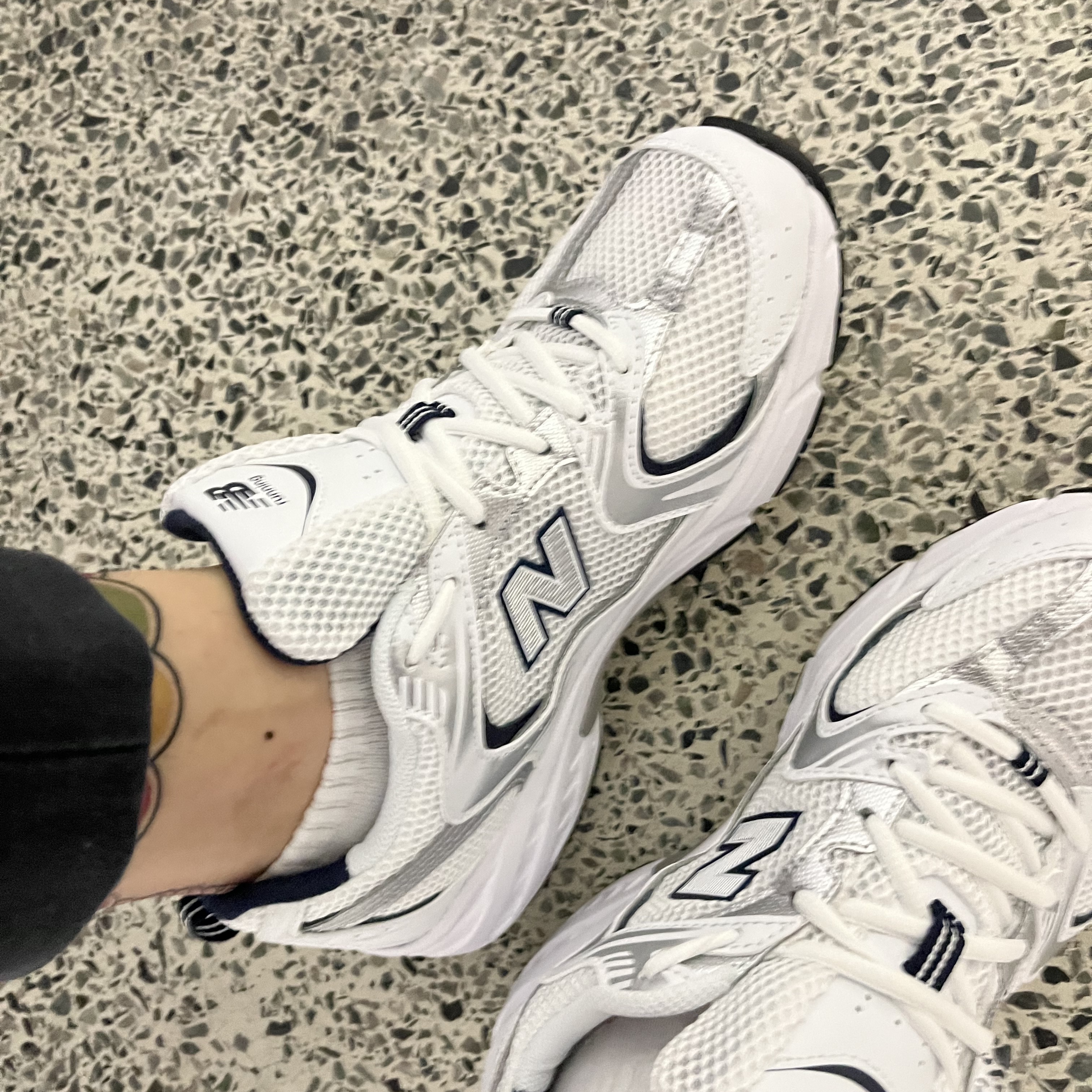 New Balance 530 White 착용 스타일