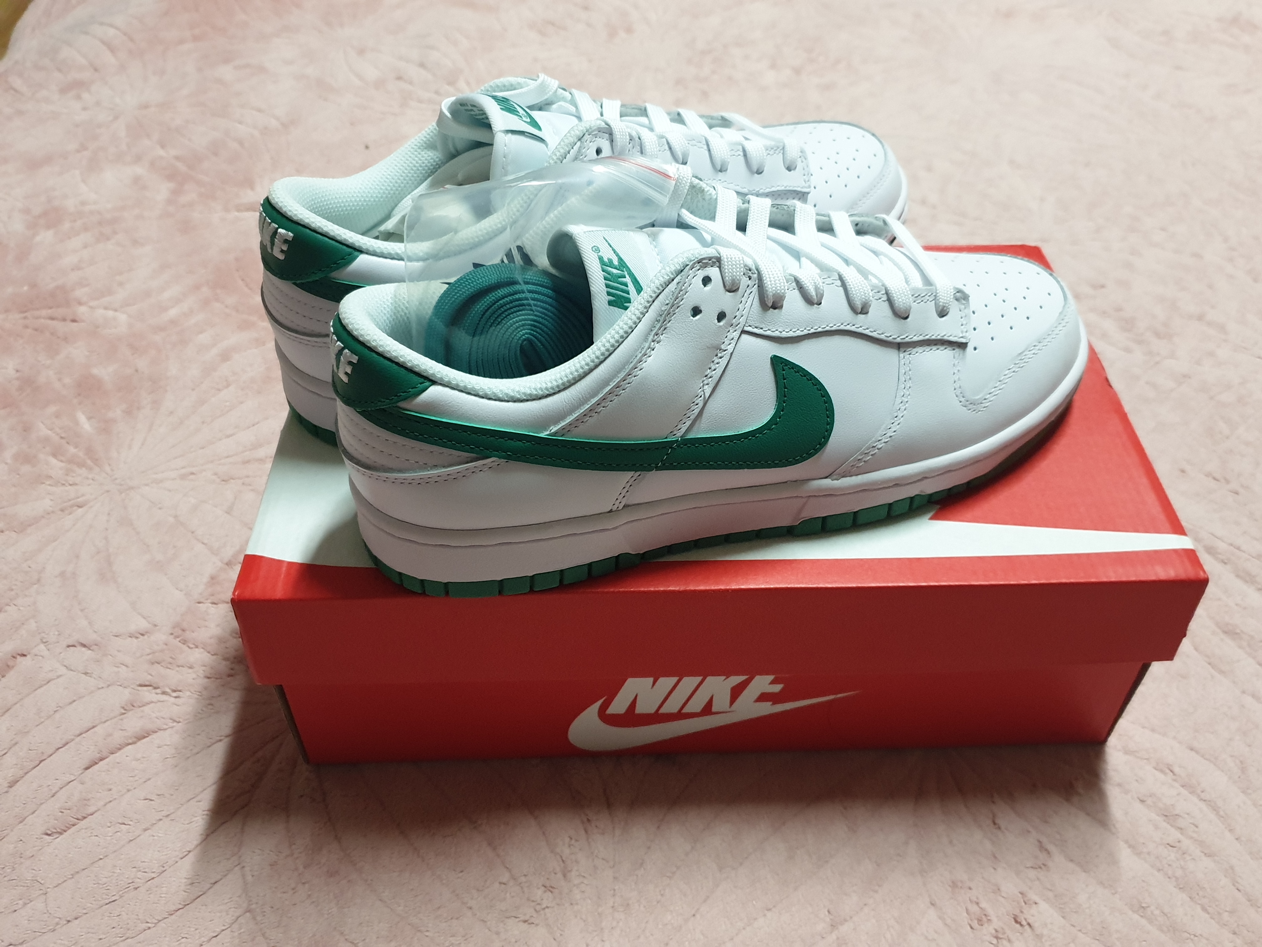 (W) Nike Dunk Low White Green 착용 스타일 - 2