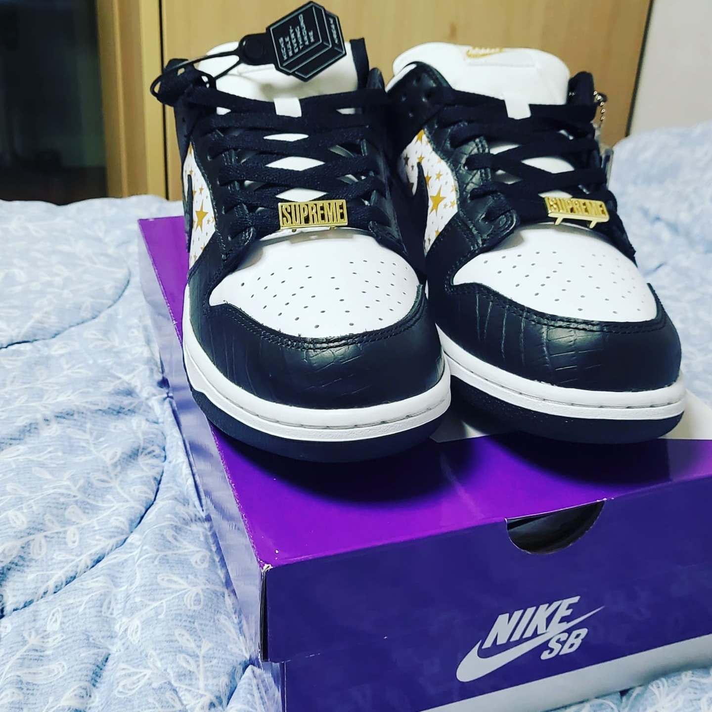 Nike x Supreme SB Dunk Low Black 착용 스타일 - 2