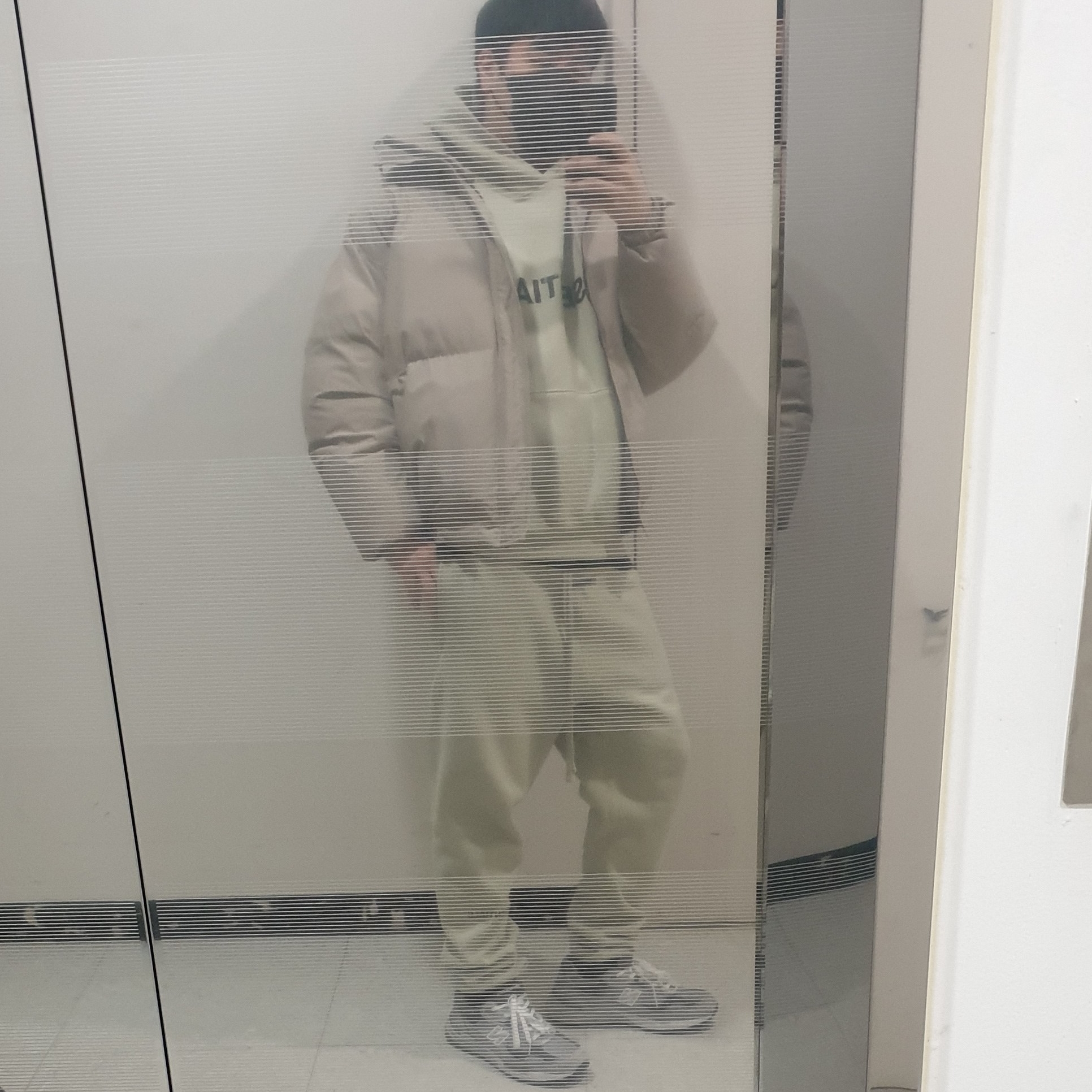 Essentials 3D Silicon Applique Pullover Hoodie Alfafa Sage - 20FW, Essentials Sweatpants Alfafa Sage - 20FW 착용 스타일