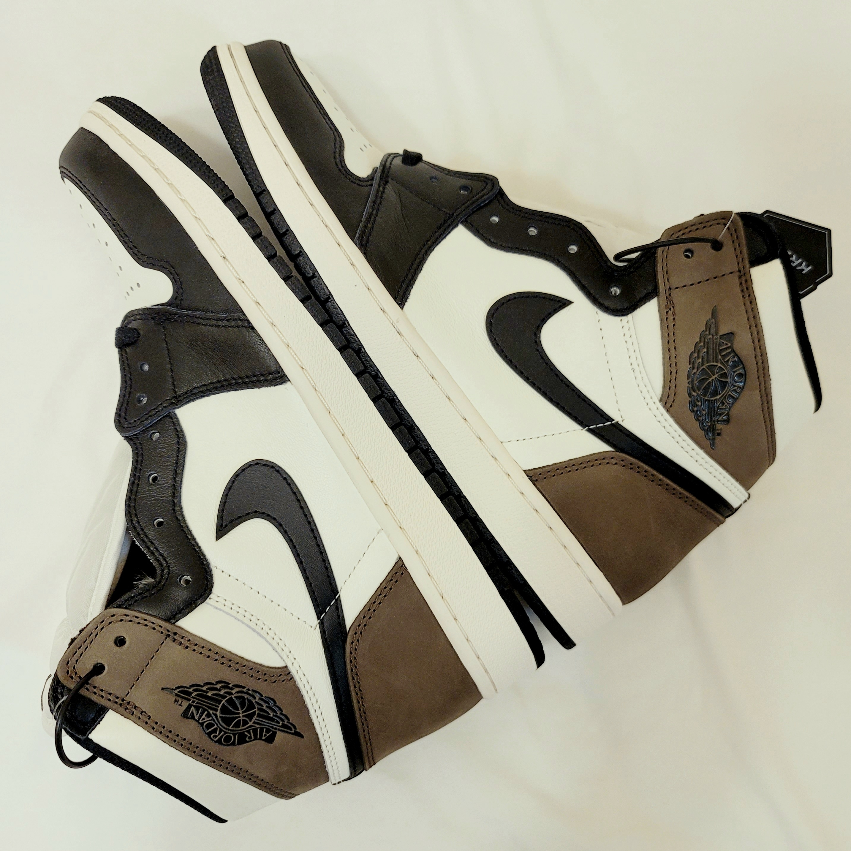 Jordan 1 Retro High OG Black Mocha 착용 스타일 - 1