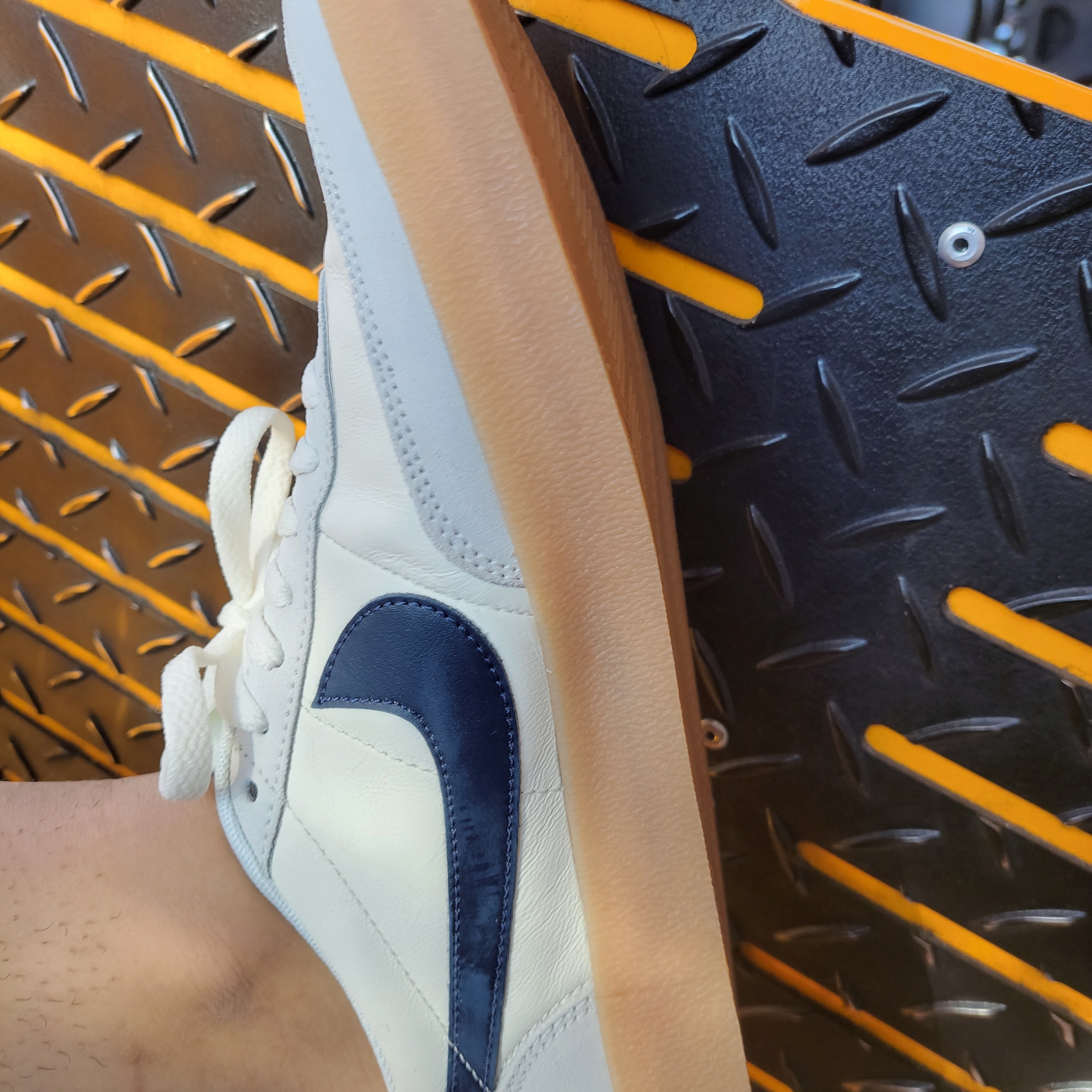 Nike x J.Crew Killshot 2 Sail Midnight Navy 착용 스타일