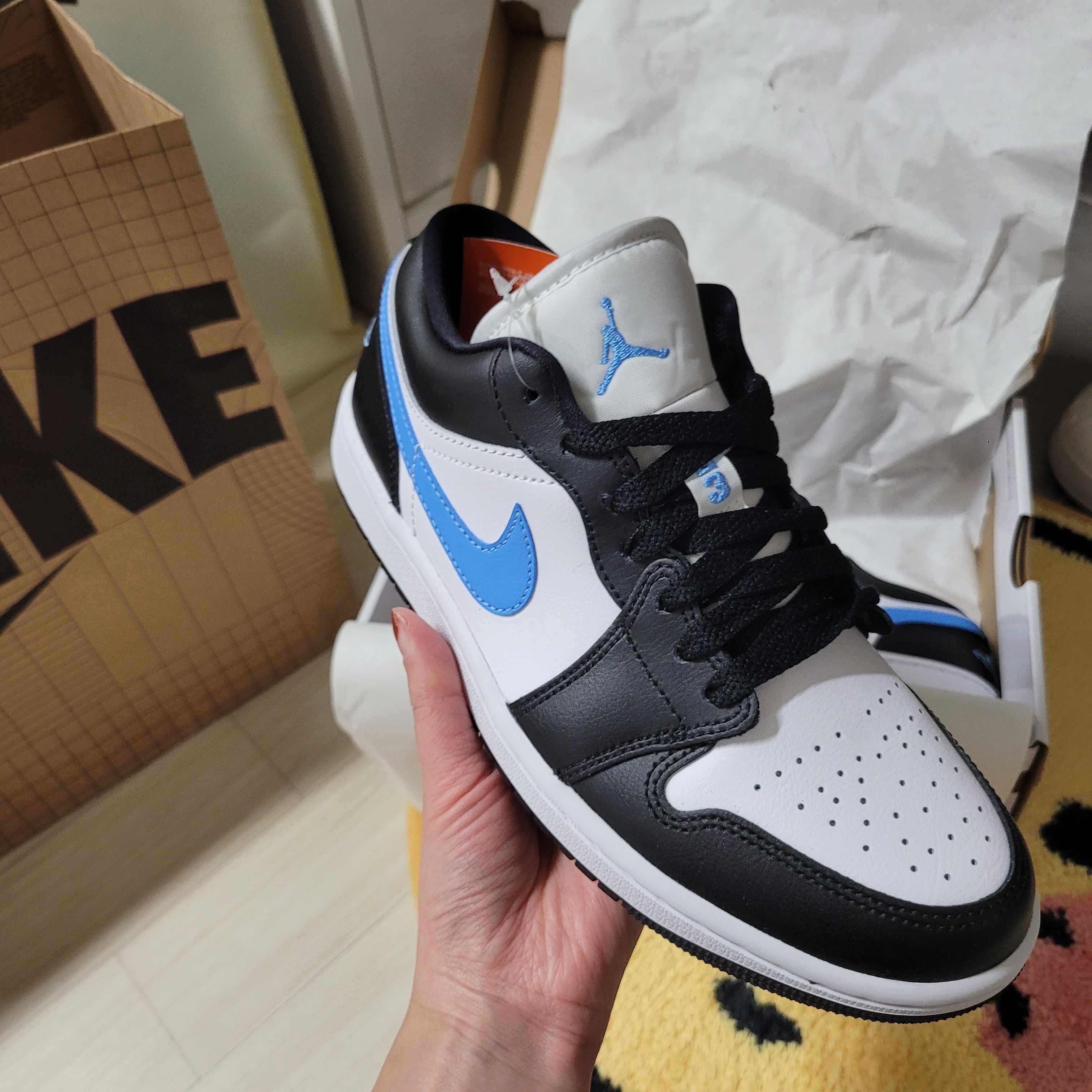 (W) Jordan 1 Low Black University Blue 착용 스타일 - 3