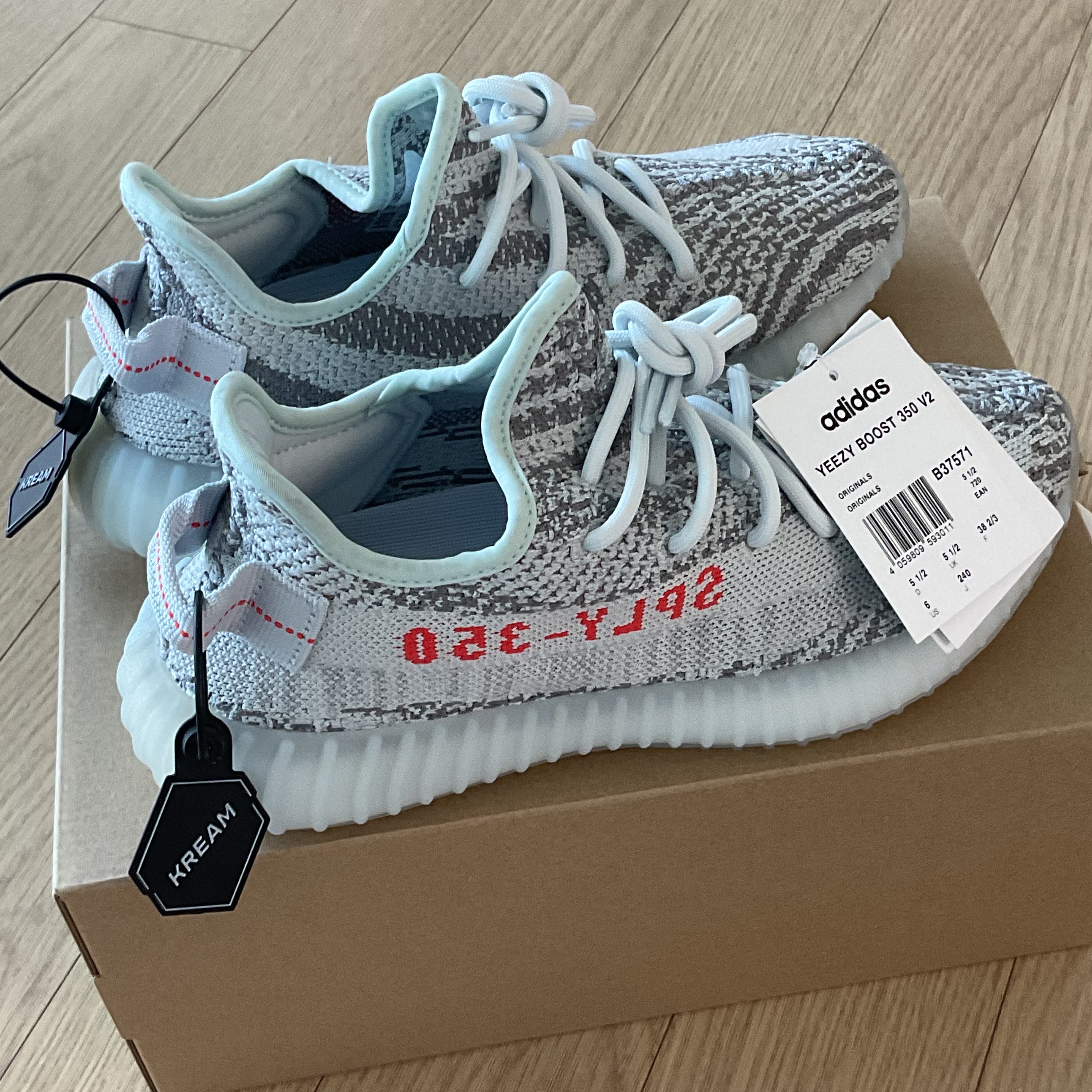 Adidas Yeezy Boost 350 V2 Blue Tint 2017 착용 스타일