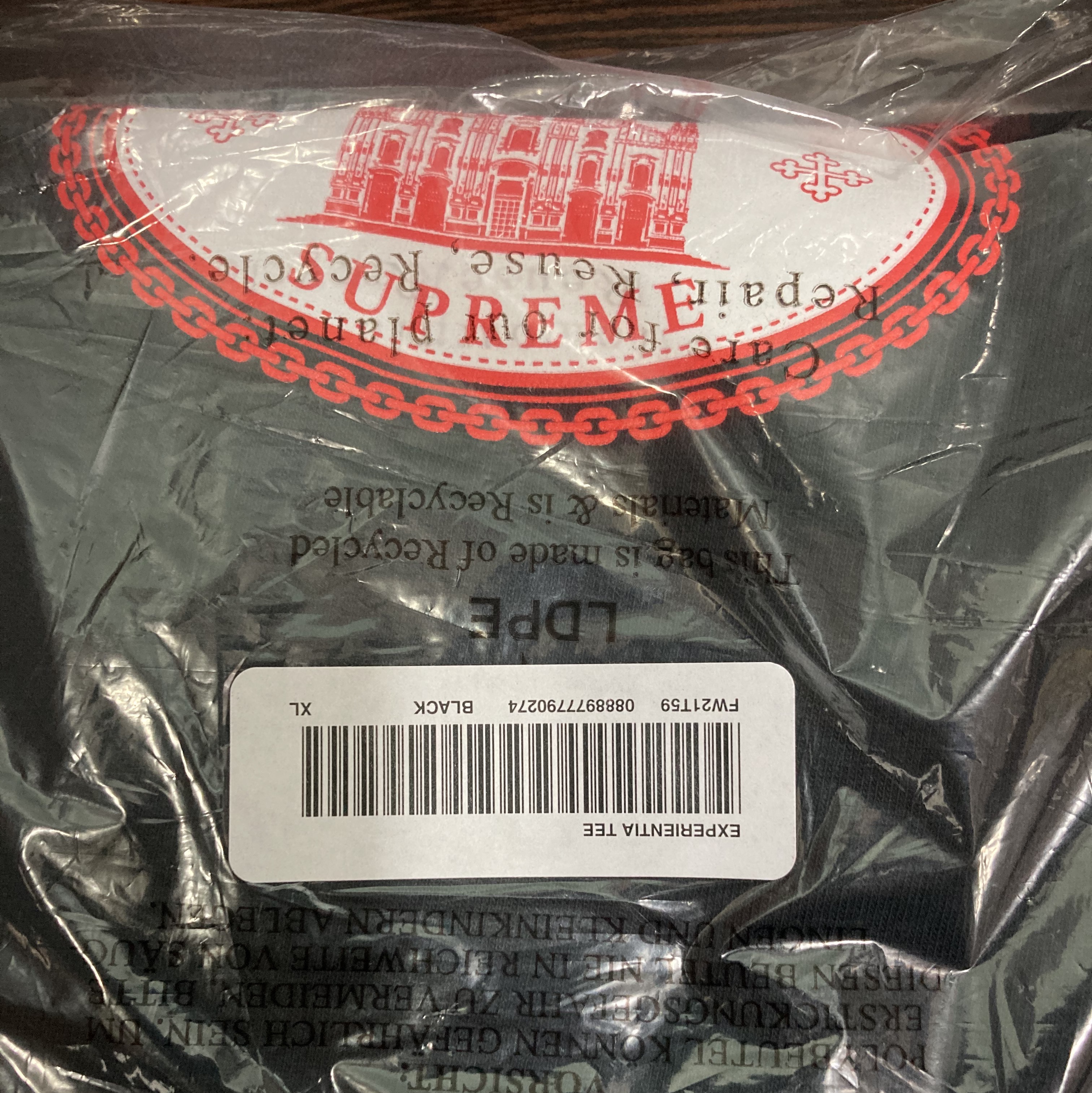 Supreme Experientia T-Shirt Black - 21FW 착용 스타일