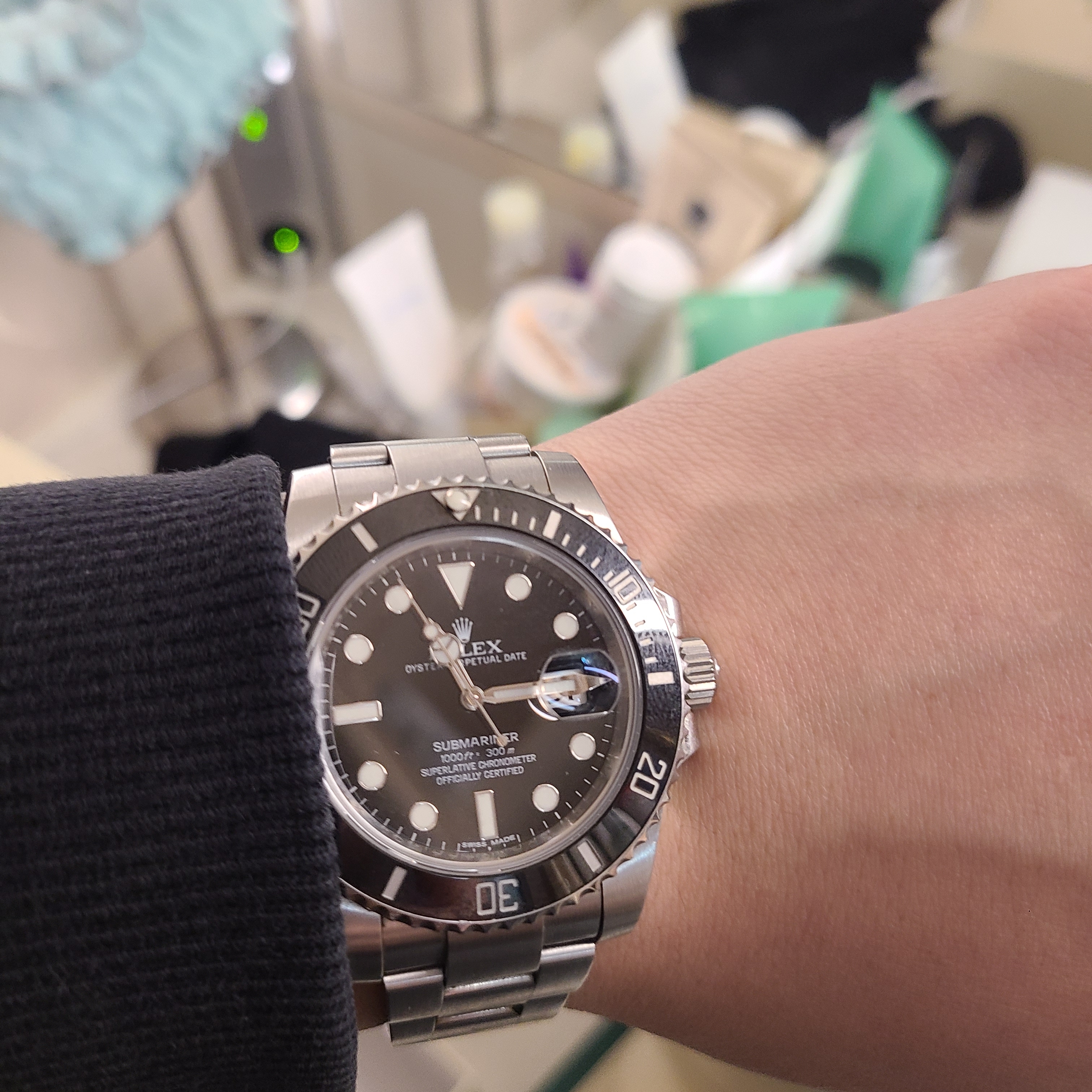Rolex Submariner Date 40mm 116610LN Black Oyster 착용 스타일 - 3
