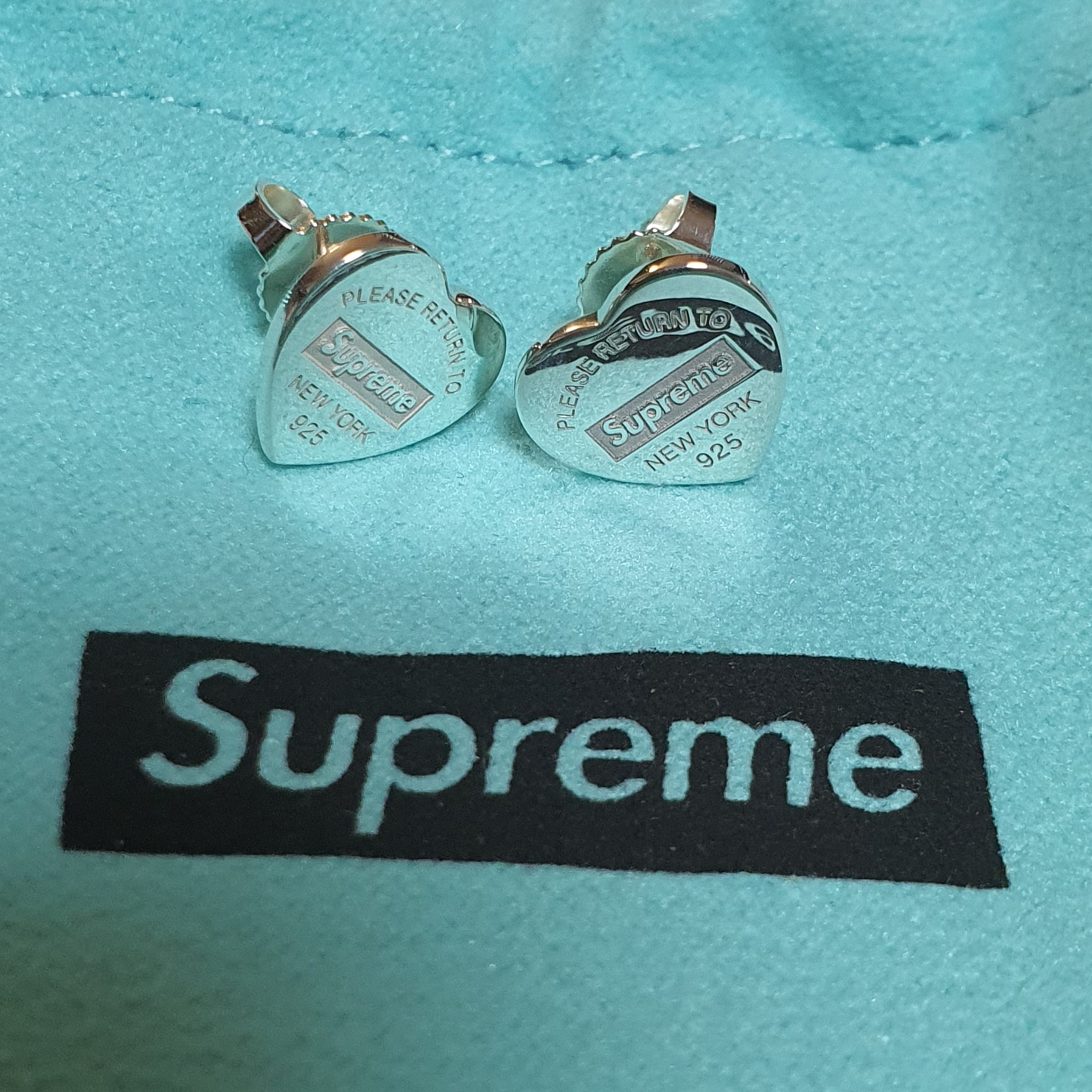 Supreme x Tiffany & Co. Heart Tag Stud Earrings Silver - 21FW 착용 스타일