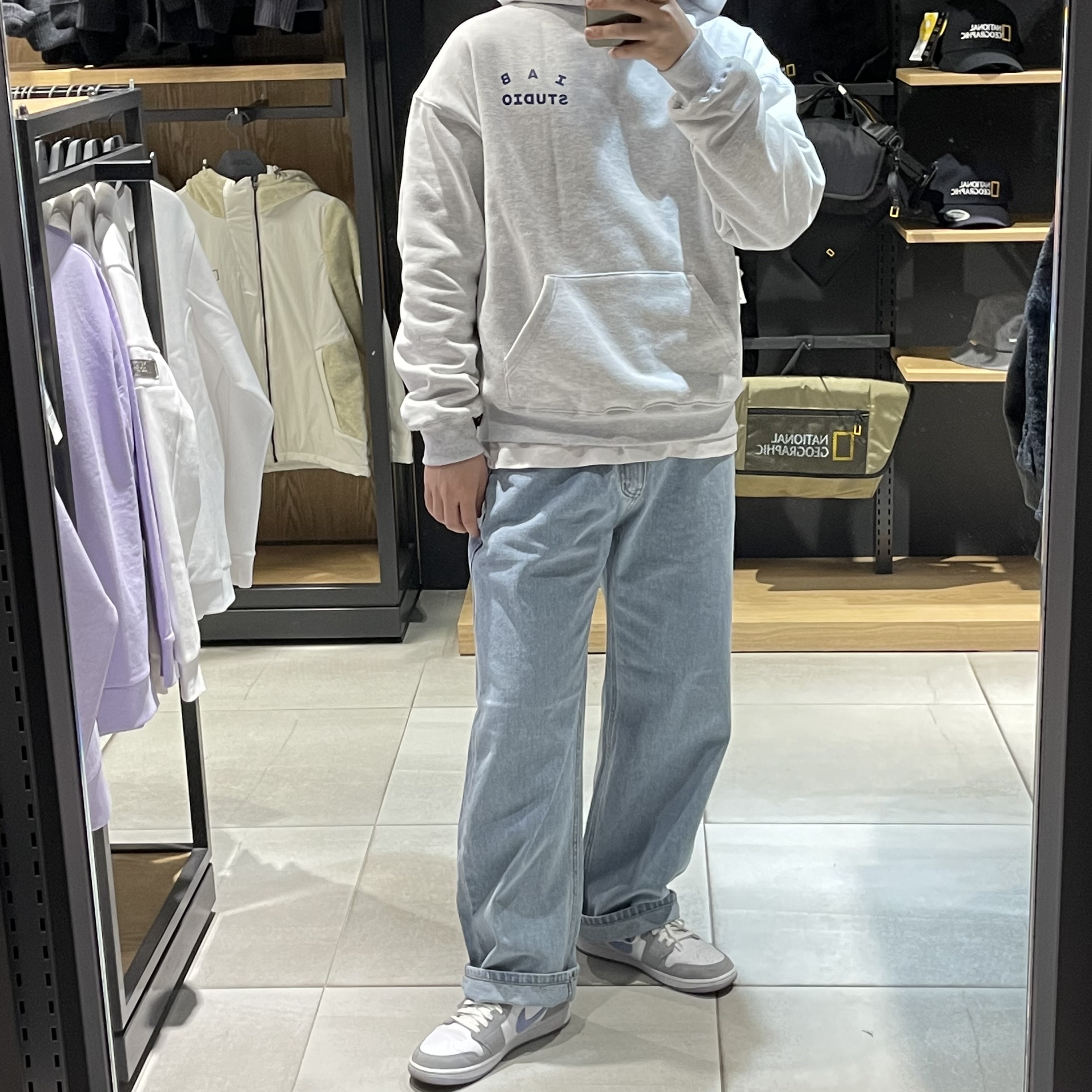 IAB Studio Hoodie Light Gray, (W) Jordan 1 Mid Wolf Grey 착용 스타일