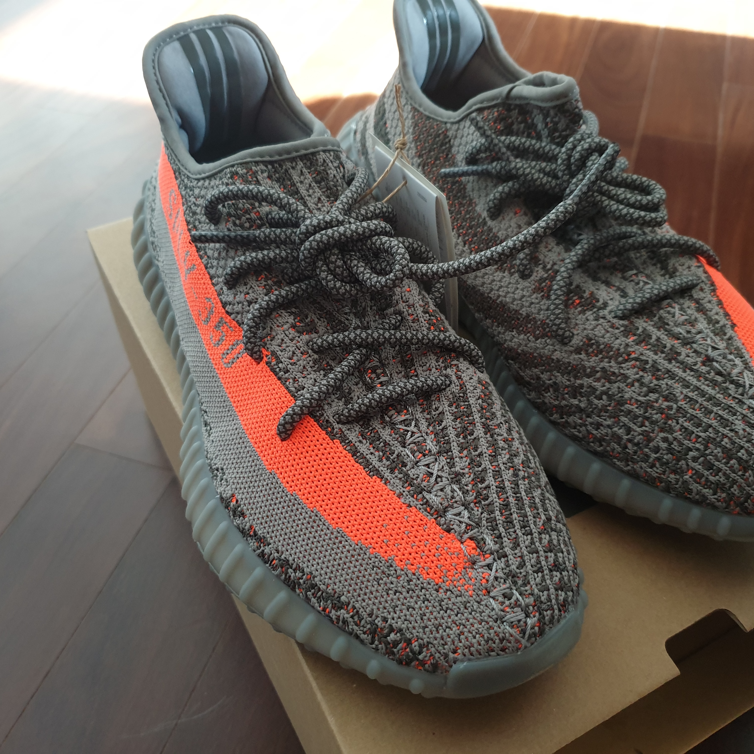 Adidas Yeezy Boost 350 V2 Beluga - Reflective 착용 스타일 - 3