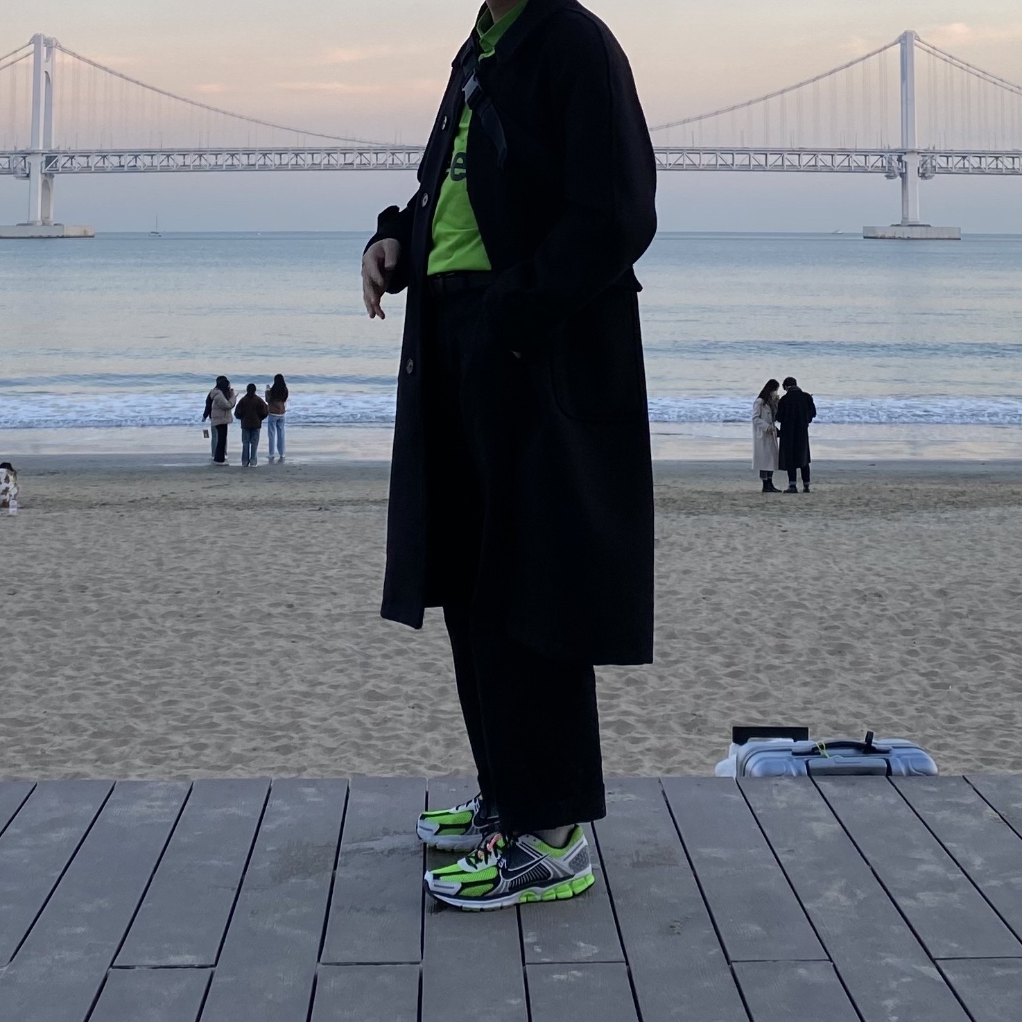 Nike Zoom Vomero 5 Electric Green Black 착용 스타일