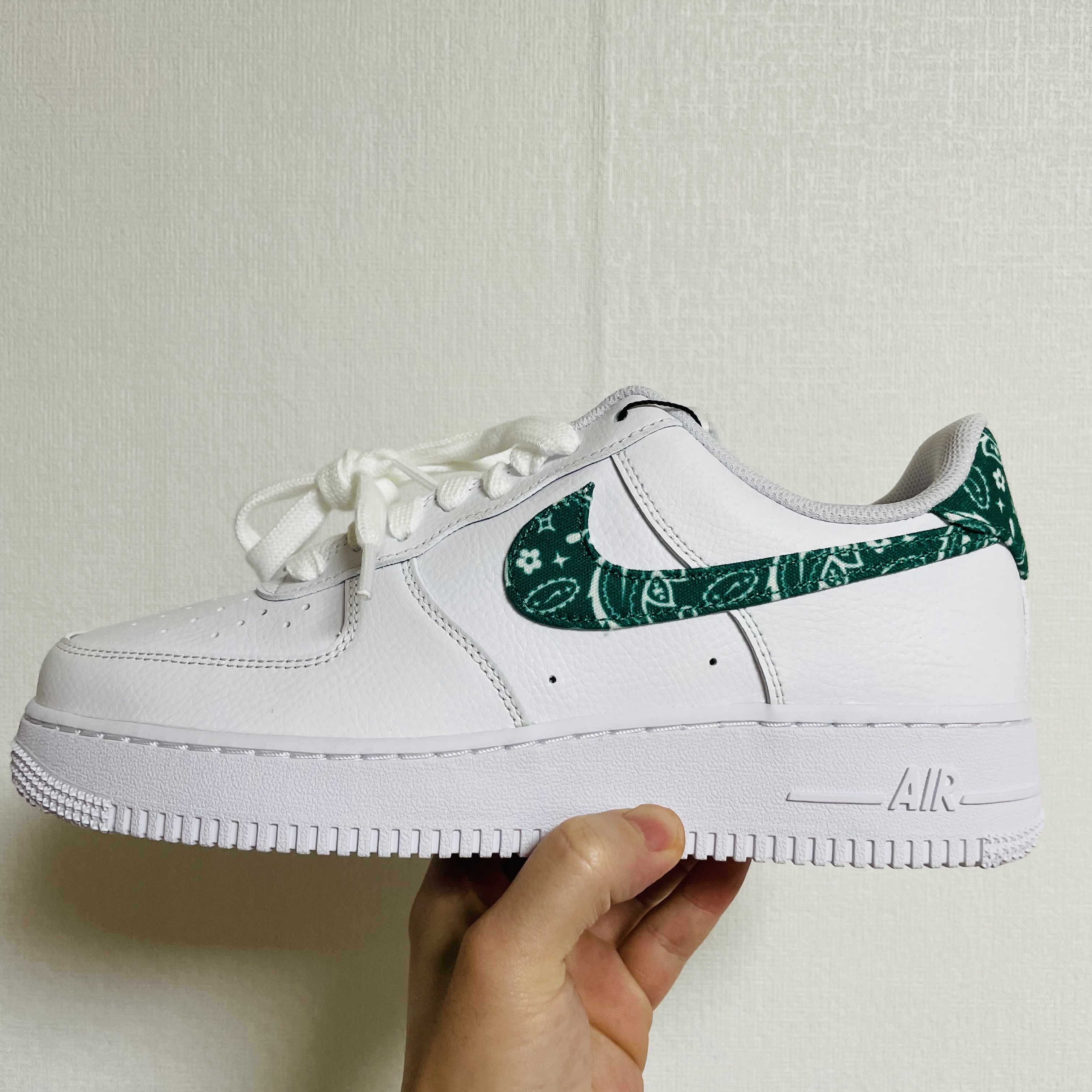 (W) Nike Air Force 1 '07 Essential Paisley Swoosh White Malachite 착용 스타일