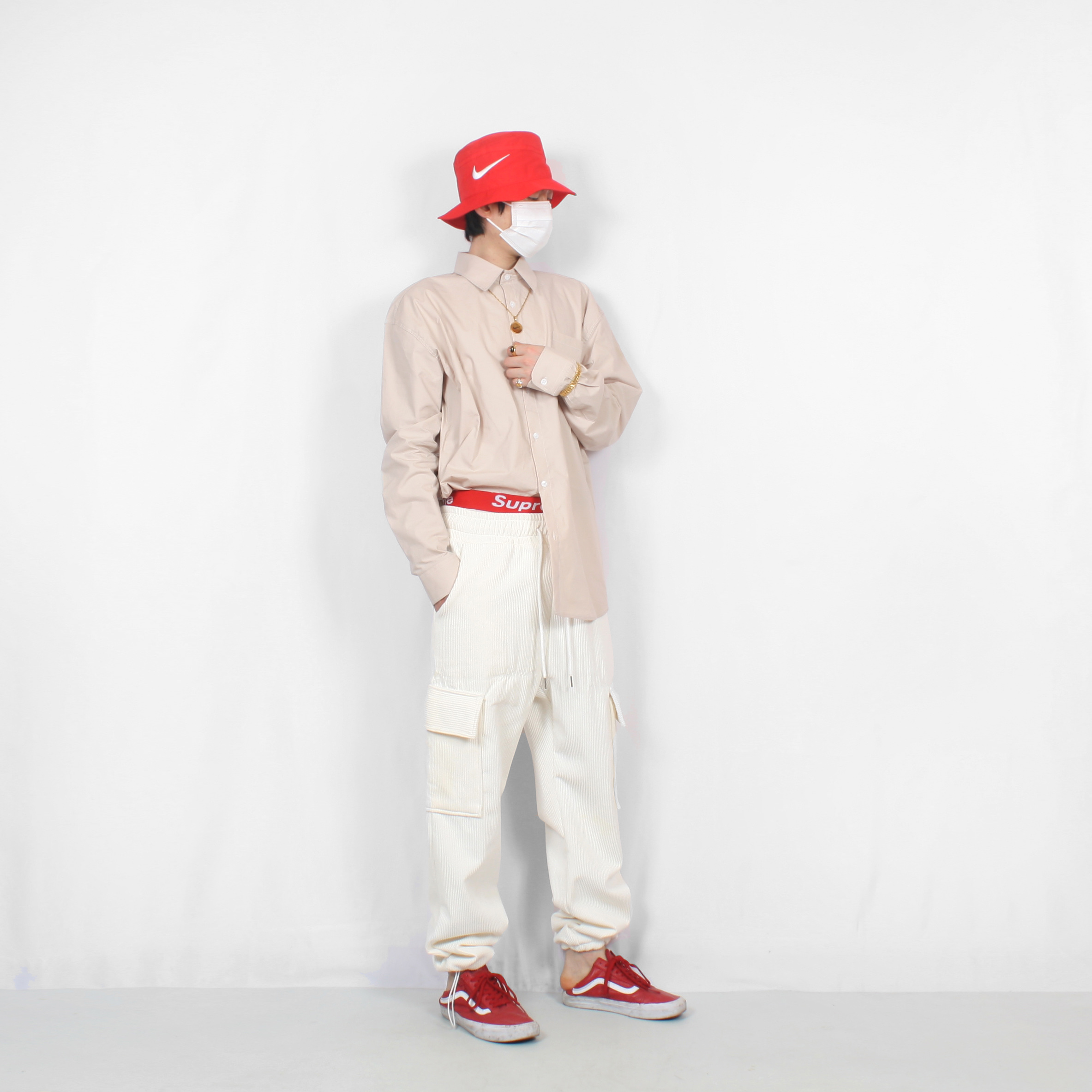 Nike x Stussy Bucket Hat Habanero Red, Supreme Hanes Boxer Briefs White (4 Pack) 착용 스타일 - 1
