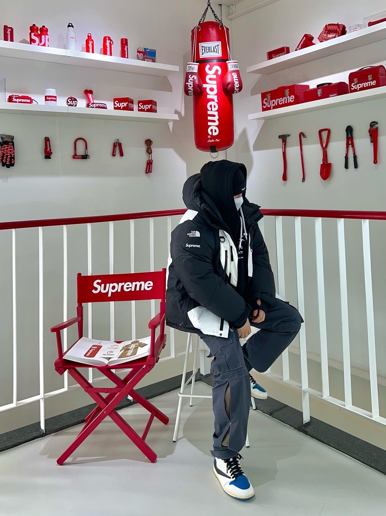 Supreme x The North Face S Logo Summit Series Himalayan Parka Black - 20FW, Supreme New Era Swarovski S Logo Beanie Black - 21SS 착용 스타일