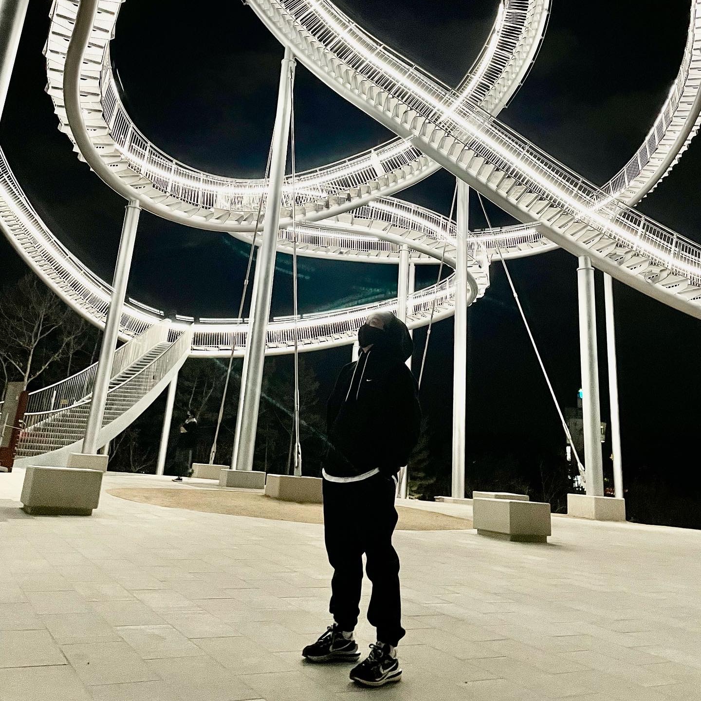 Nike x Sacai VaporWaffle Black White, Nike NRG Solo Swoosh Fleece Hoodie Black White - Asia 착용 스타일 - 1
