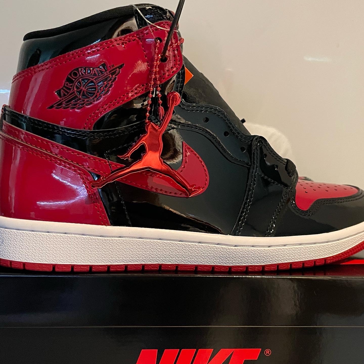 Jordan 1 Retro High OG Patent Bred 착용 스타일 - 1