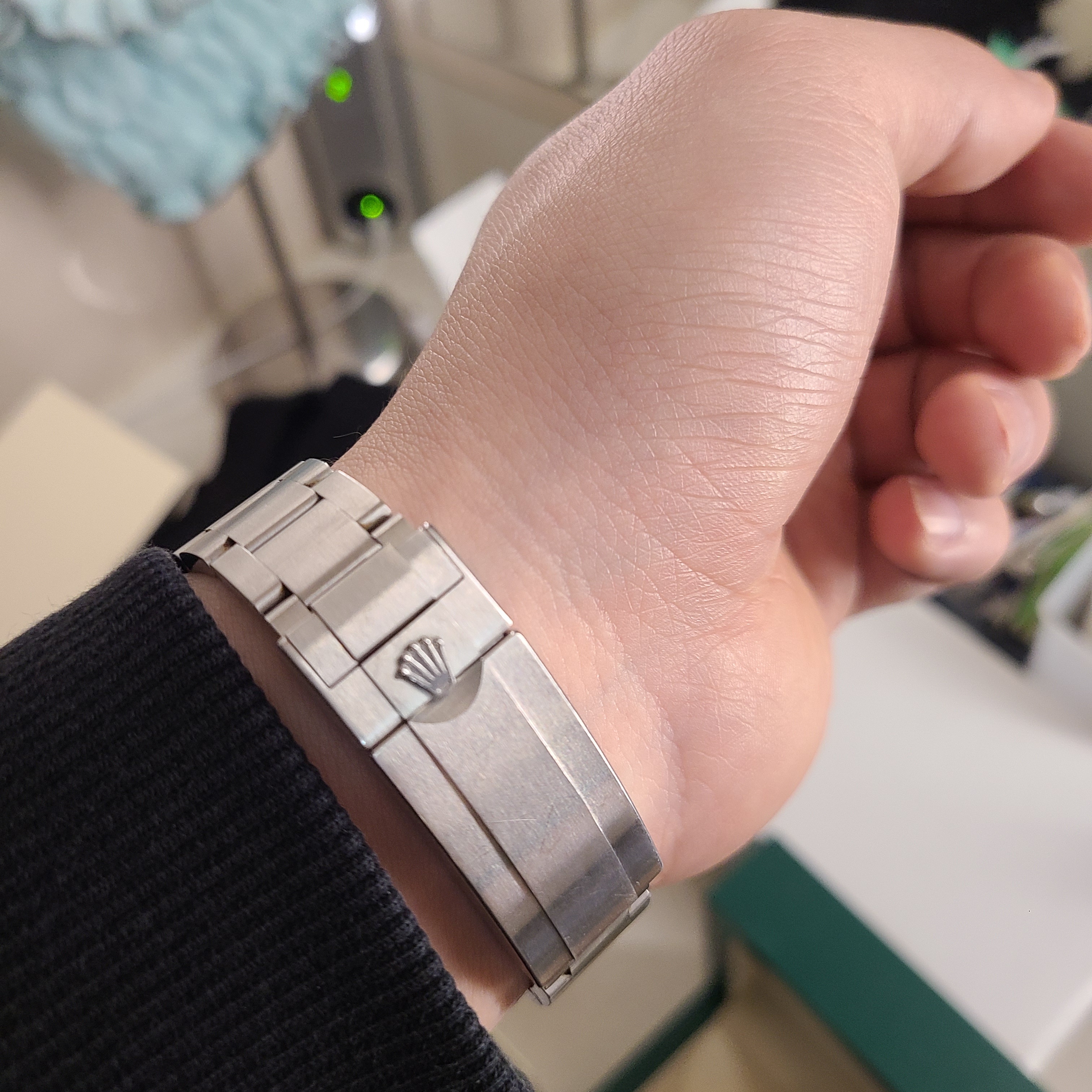 Rolex Submariner Date 40mm 116610LN Black Oyster 착용 스타일 - 4
