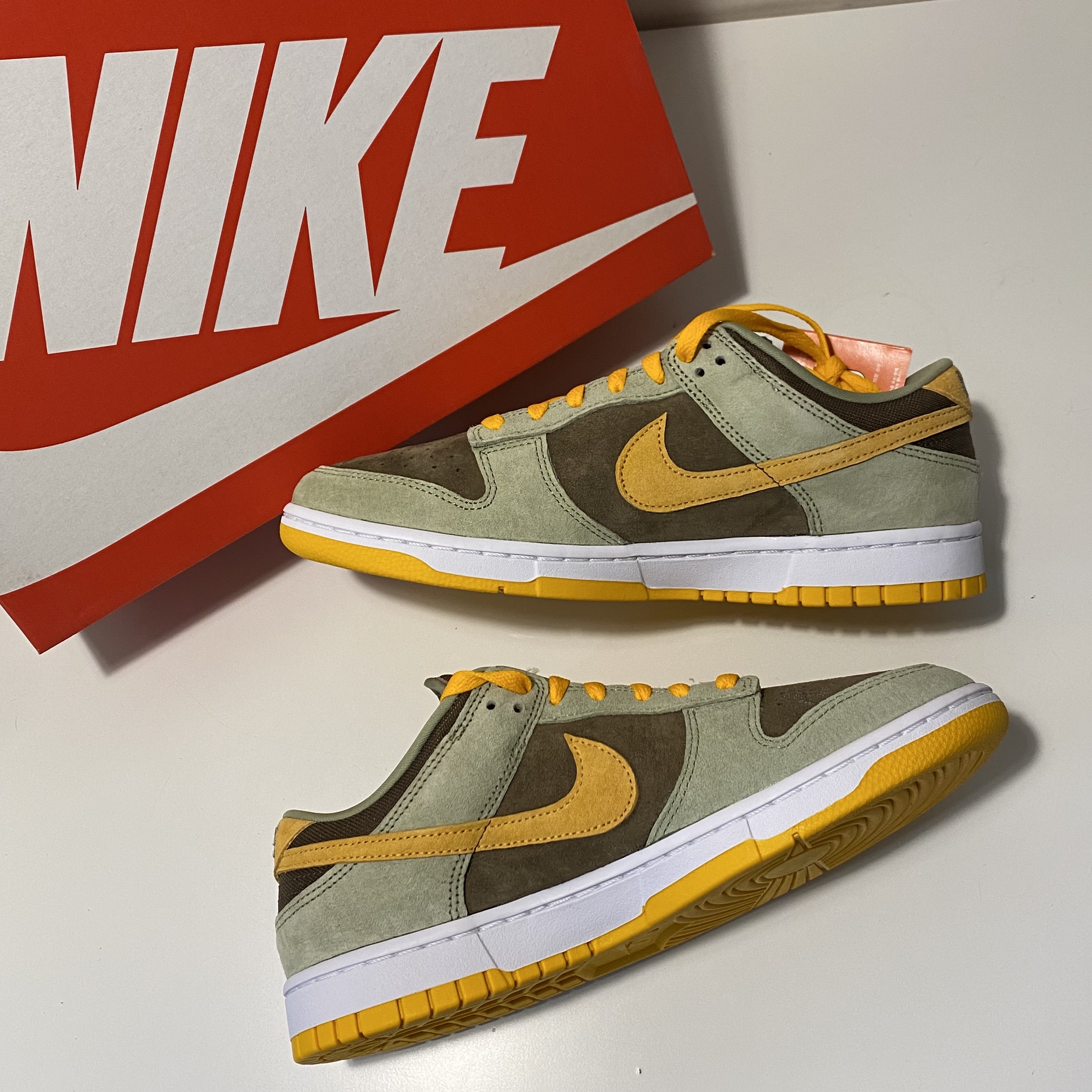 Nike Dunk Low SE Dusty Olive 착용 스타일 - 3