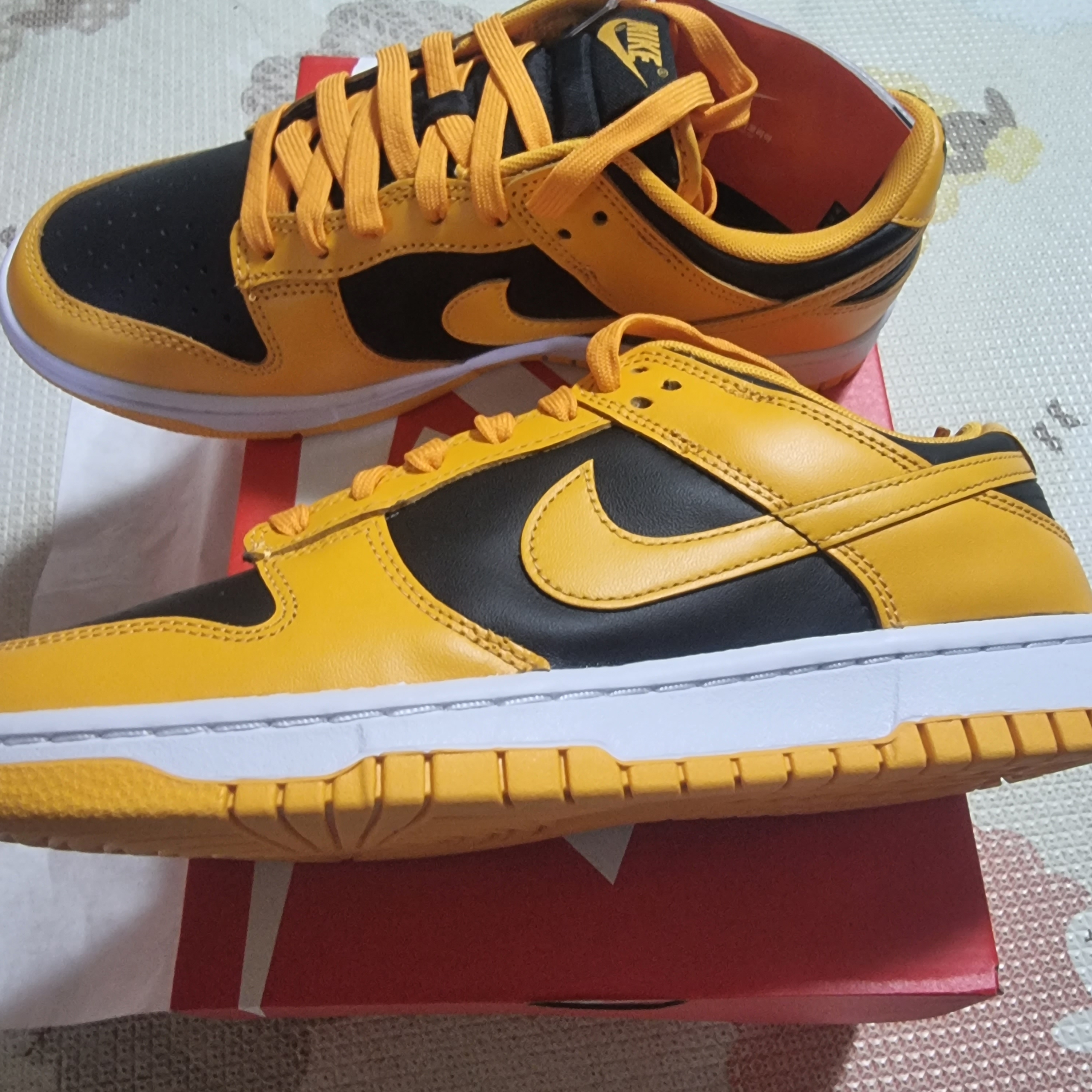 Nike Dunk Low Retro Championship Goldenrod 착용 스타일 - 3