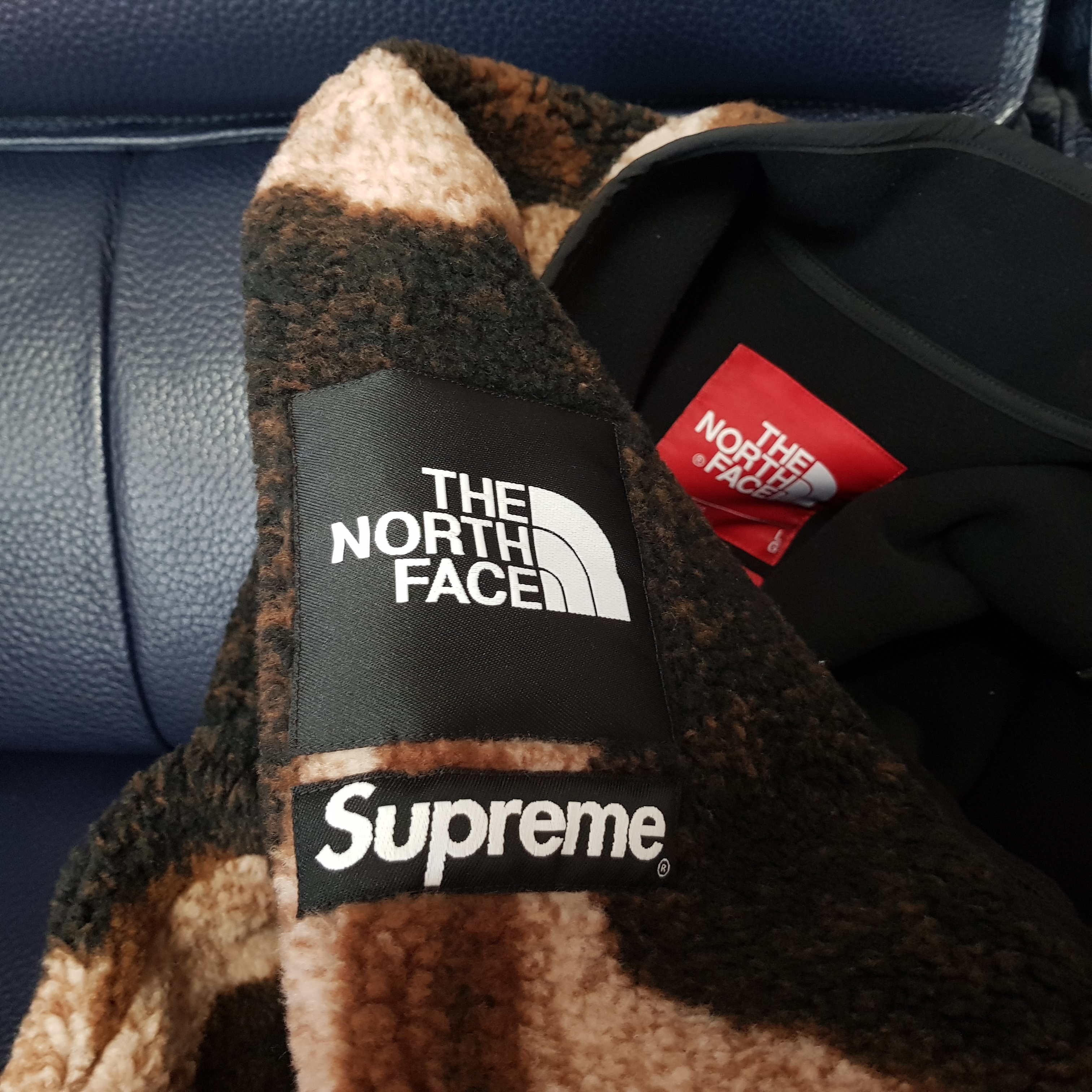 Supreme x The North Face Bleached Denim Print Fleece Jacket Black - 21FW 착용 스타일 - 1