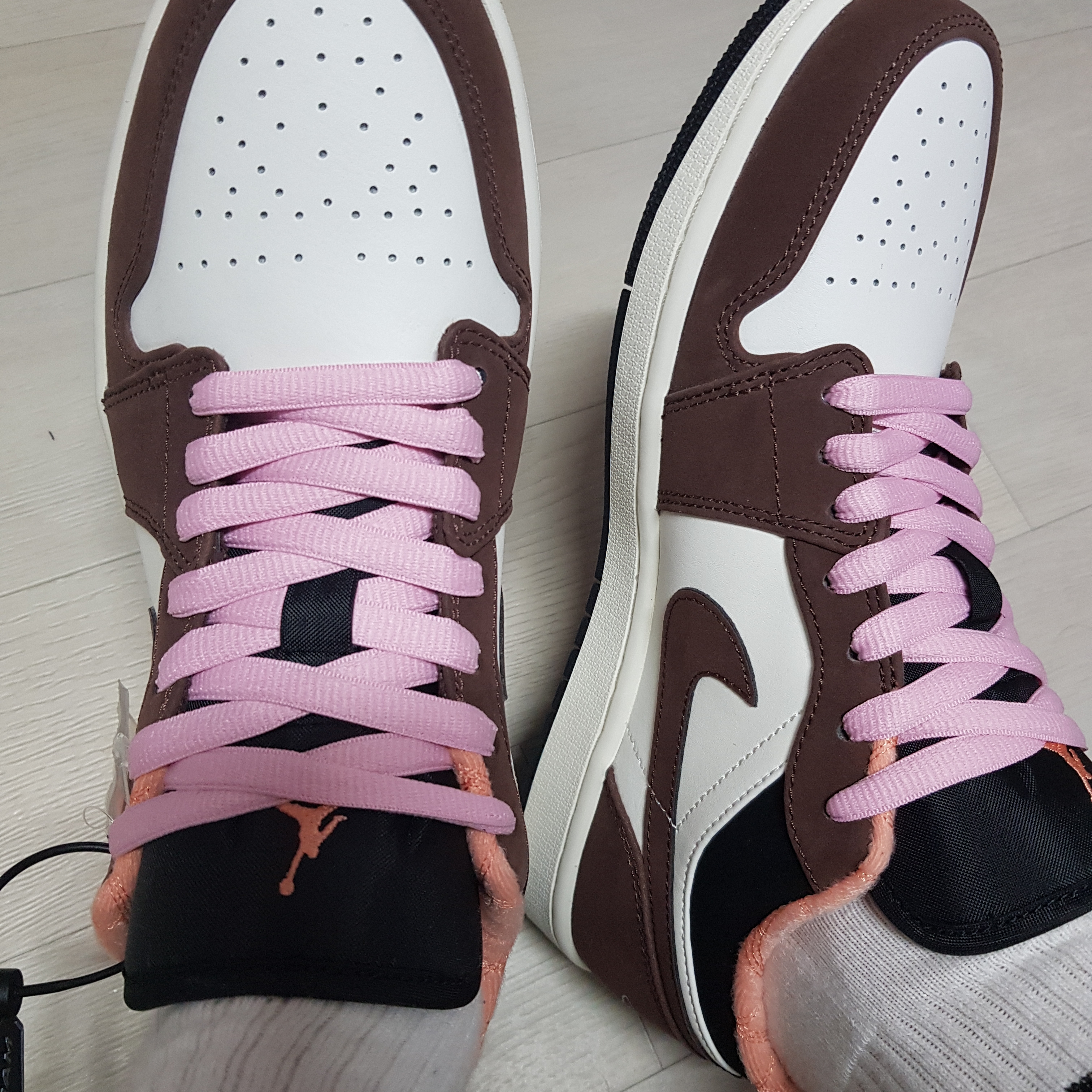 Jordan 1 Low SE Chocolate Bliss 착용 스타일