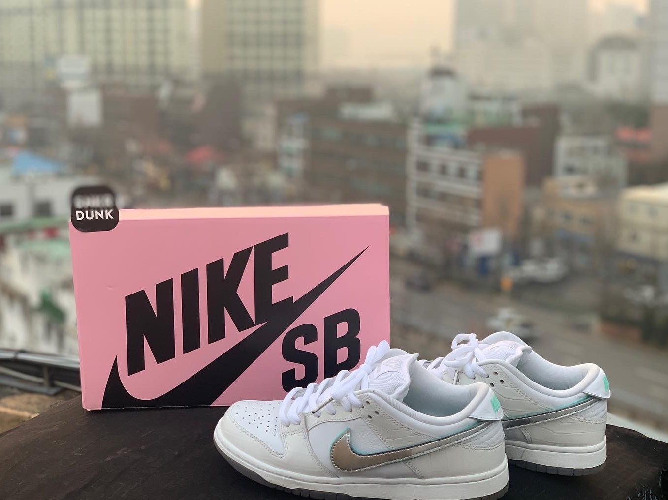 Nike x Diamond Supply Co. SB Dunk Low White Diamond 착용 스타일 - 2