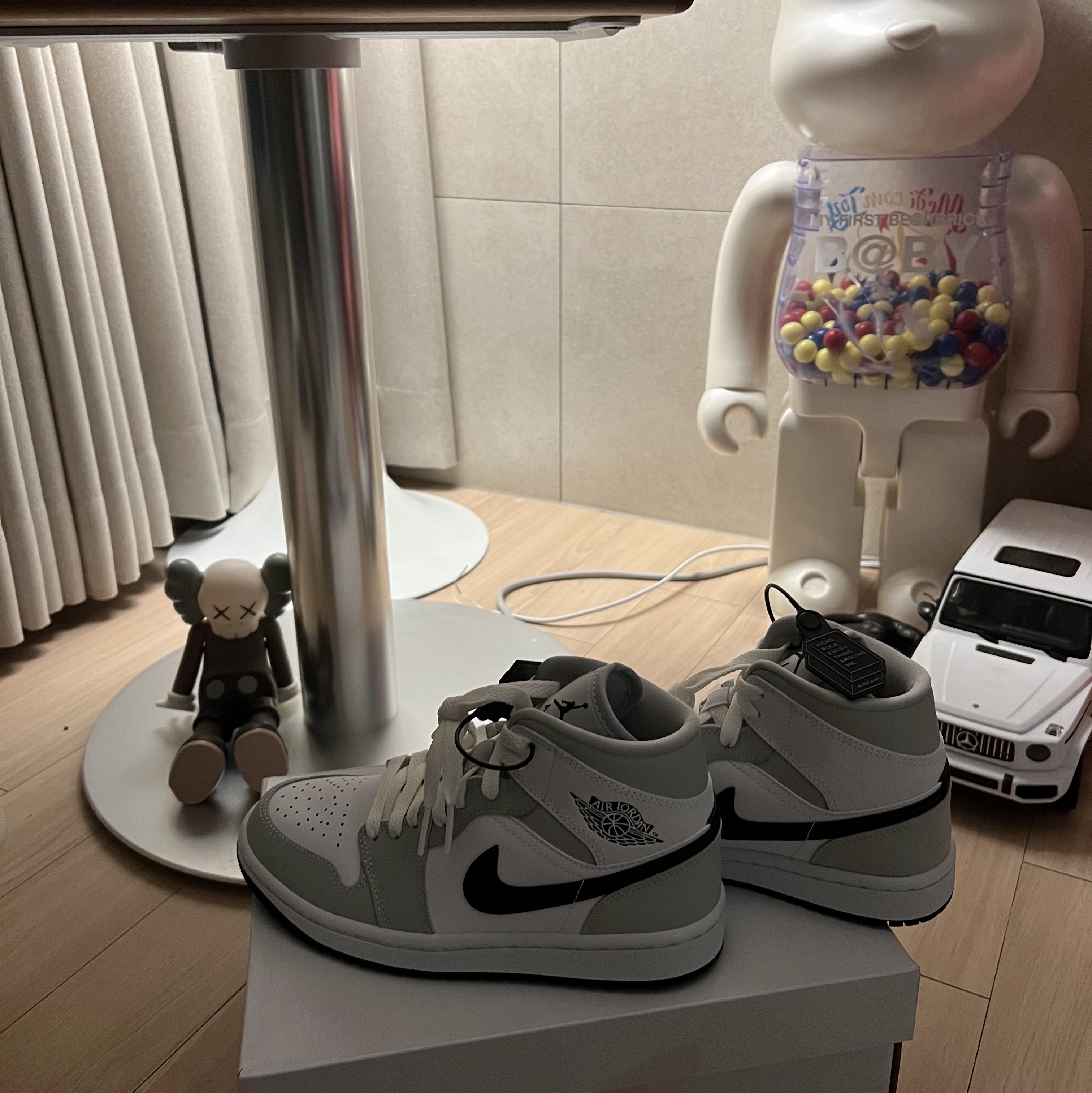 (W) Jordan 1 Mid Grey Fog 착용 스타일 - 1