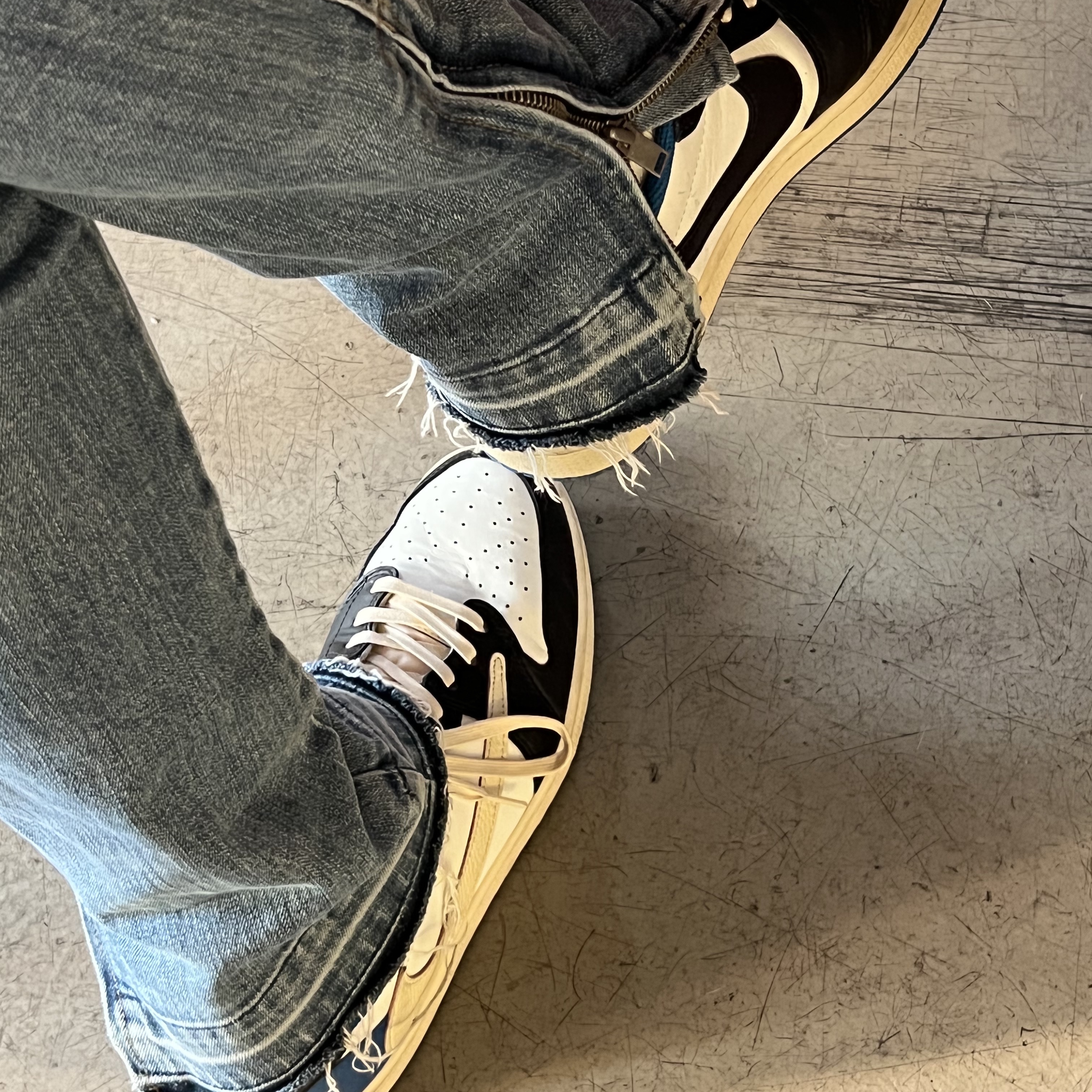 Jordan 1 x Travis Scott x Fragment Retro Low OG SP Military Blue 착용 스타일