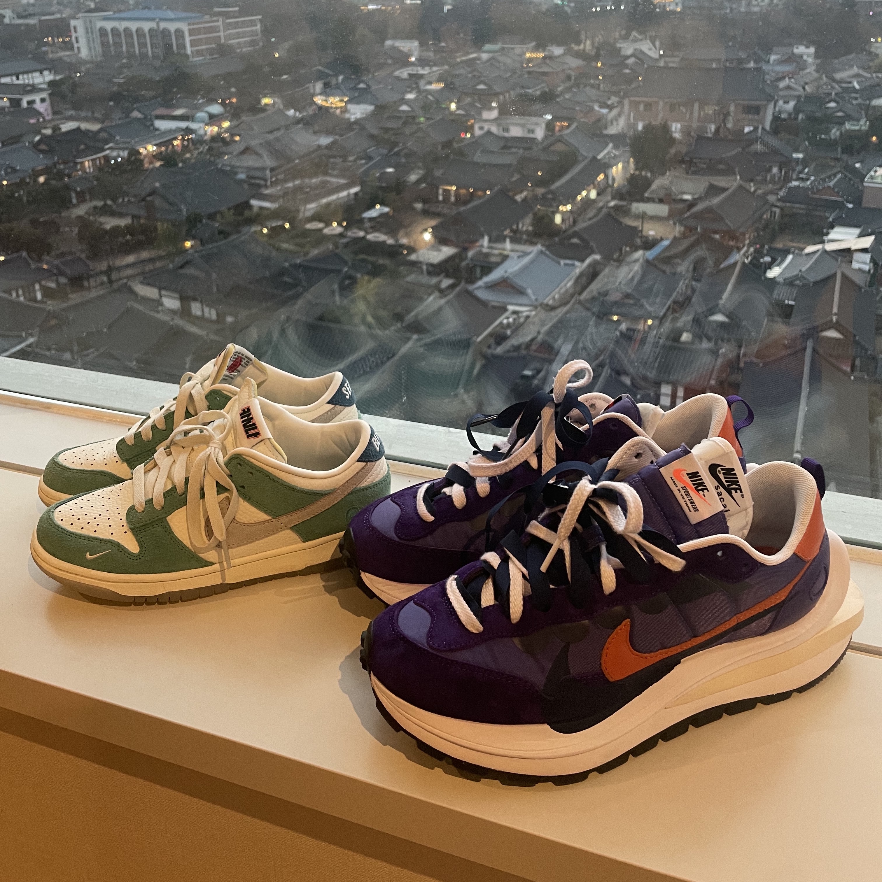 Nike x Sacai VaporWaffle Dark Iris, Nike x Kasina Dunk Low Road Sign - Kasina Exclusive 착용 스타일 - 2