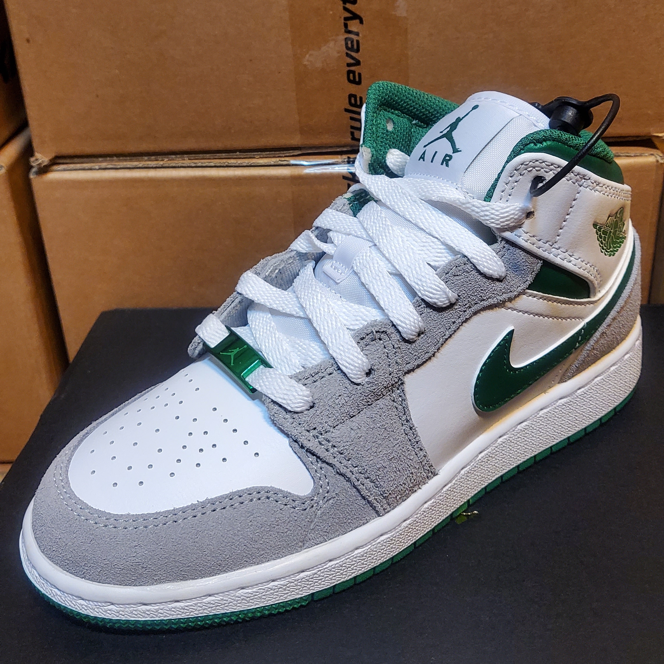 (GS) Jordan 1 Mid SE Pine Green Light Smoke Grey 착용 스타일